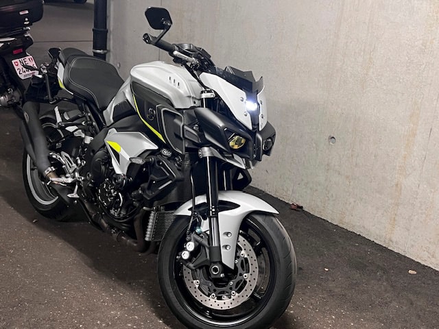 YAMAHA MT-10 ABS-image-2