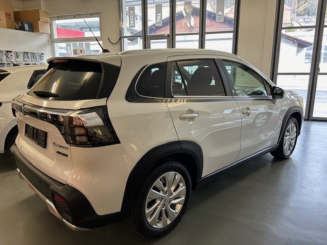 SUZUKI S-Cross 1.5 Piz Sulai Hybrid-showroom-element-2