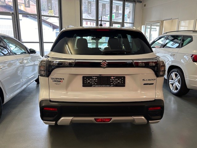 SUZUKI S-Cross 1.5 Piz Sulai Hybrid-showroom-element-3