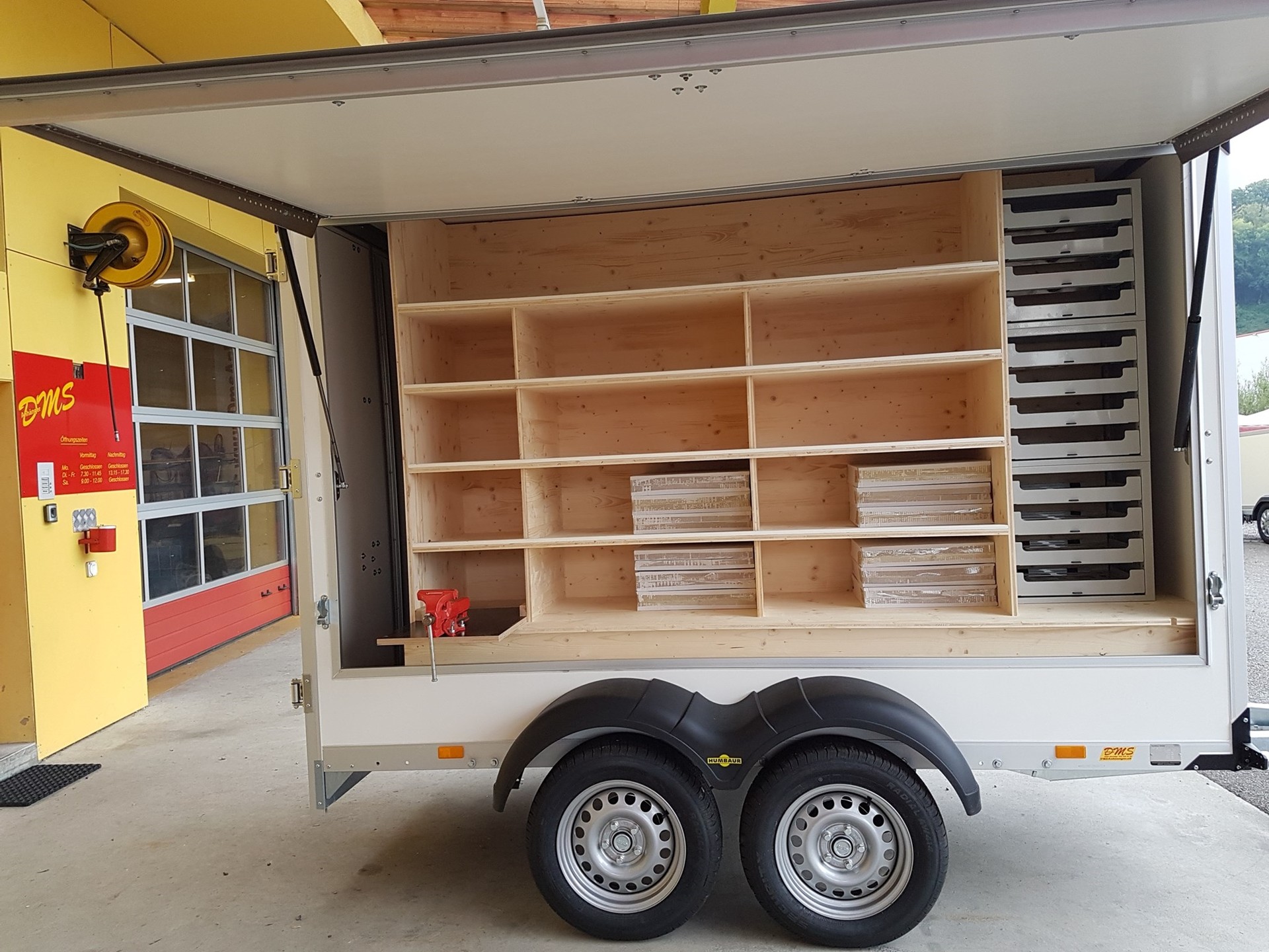 HUMBAUR DMS HK 253015 - 18P Inkl. Verkaufsklappe-showroom-element-2