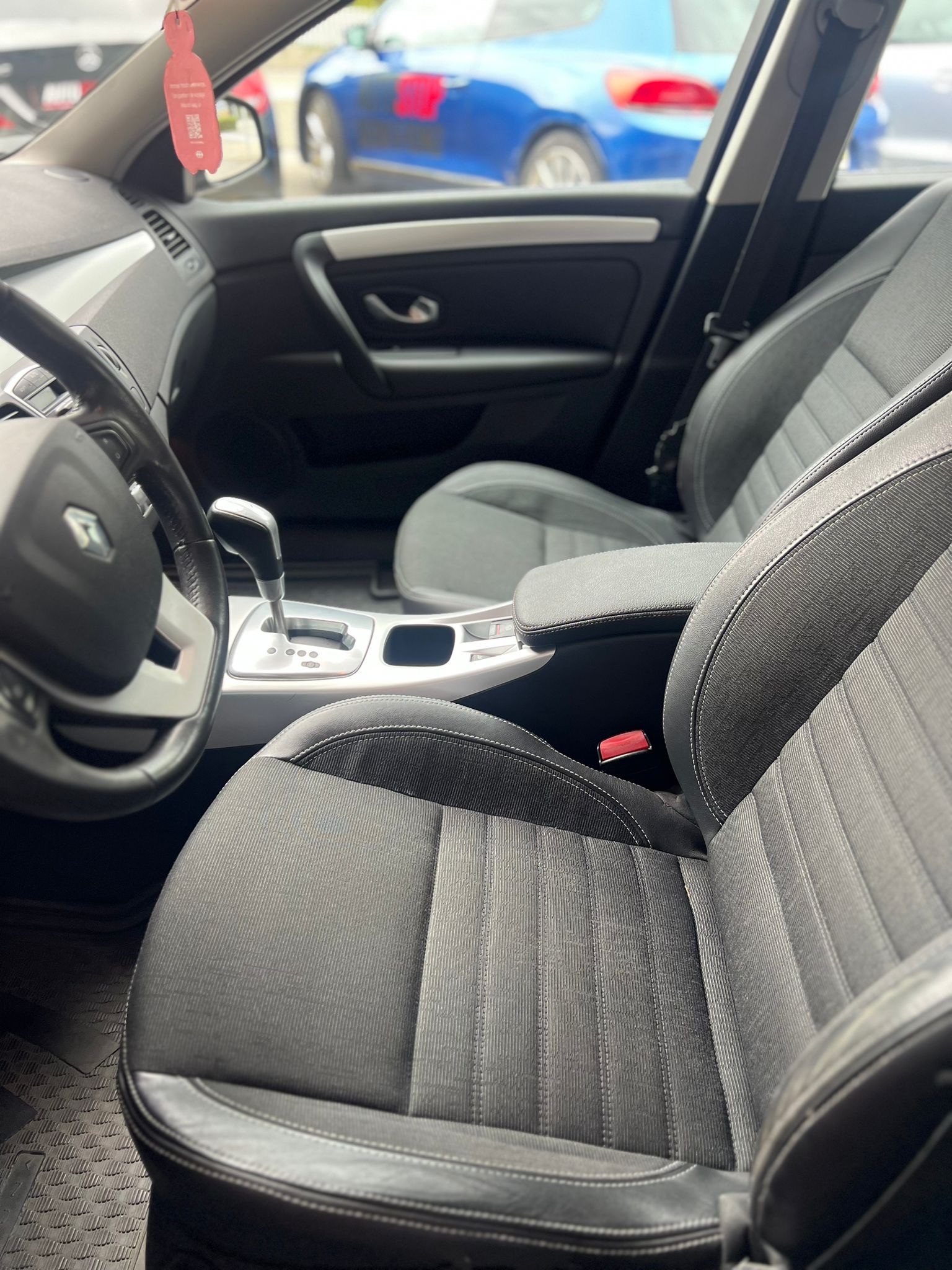 RENAULT Laguna Grandtour 2.0 16V T Dynamique Automatic-image-10