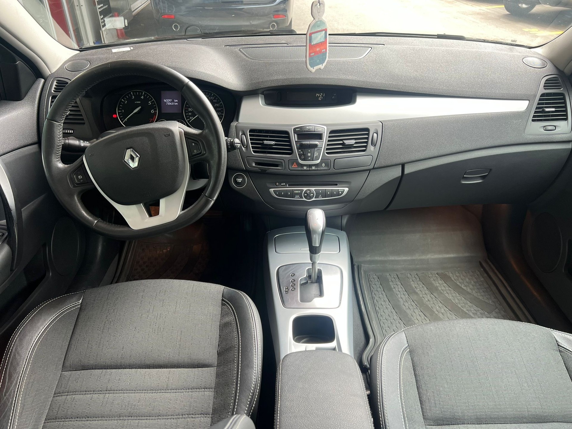 RENAULT Laguna Grandtour 2.0 16V T Dynamique Automatic-image-8