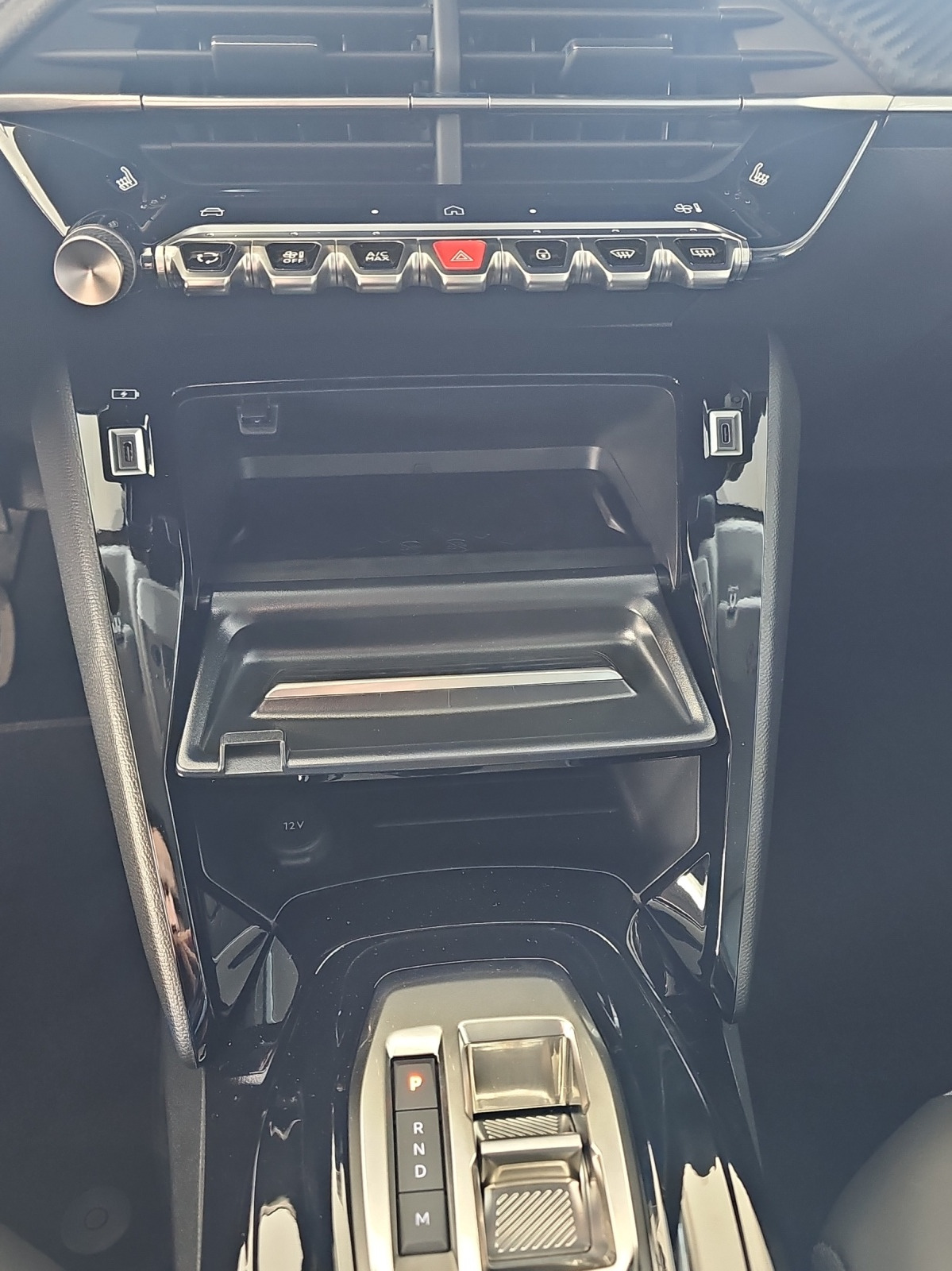 PEUGEOT 208 1.2 MHEV 110 Allure Premium - Bärn Edition-image-11