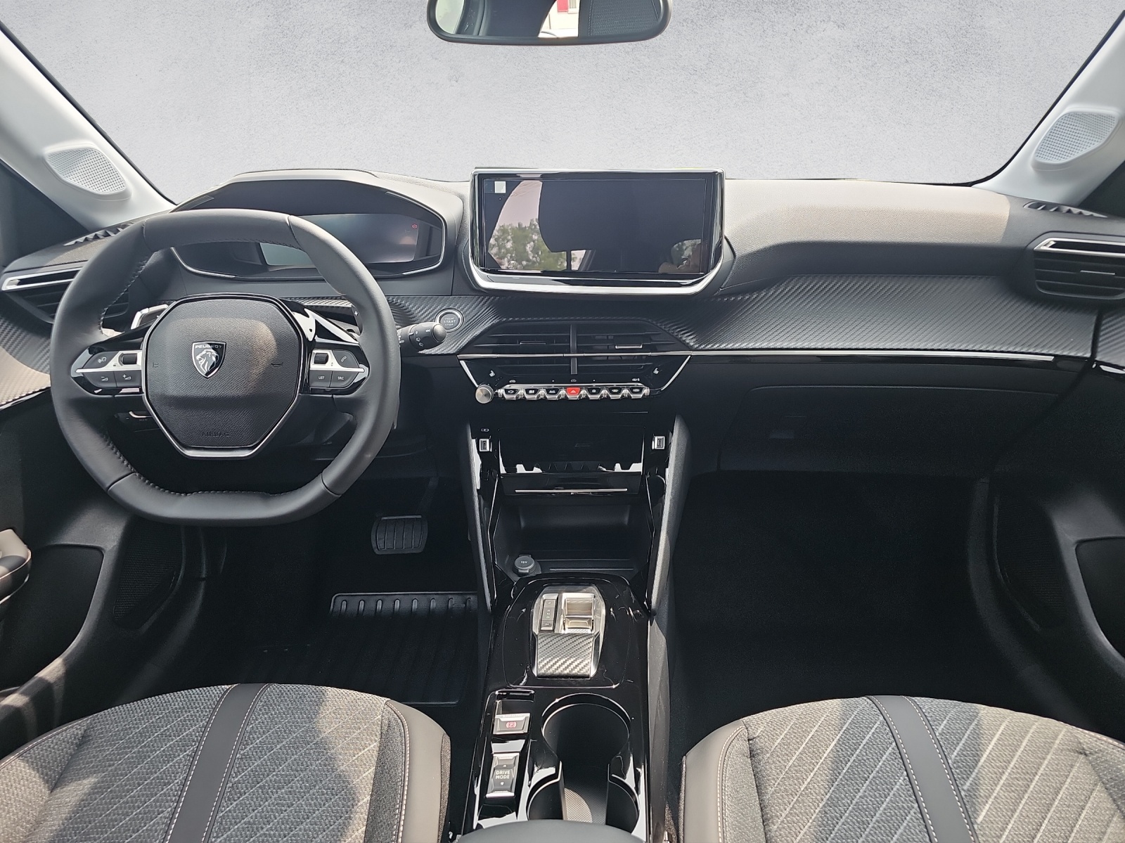 PEUGEOT 208 1.2 MHEV 110 Allure Premium - Bärn Edition-image-7