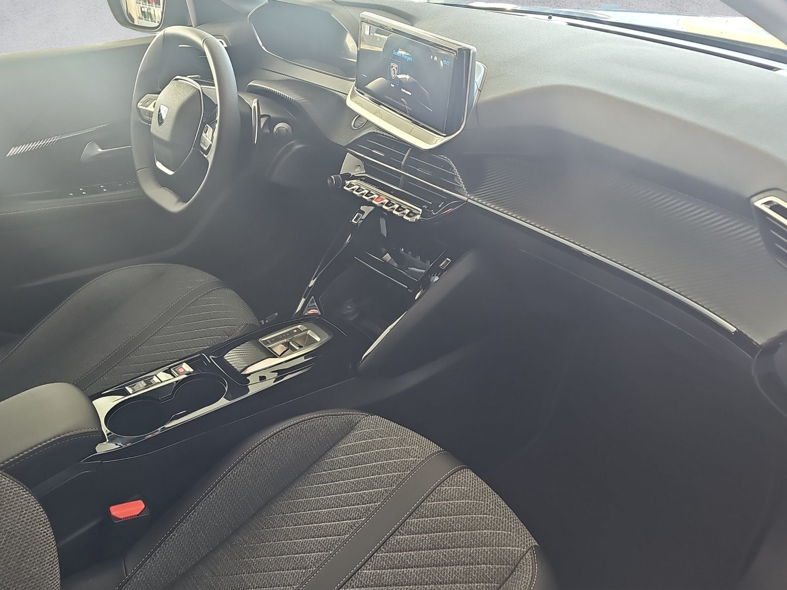 PEUGEOT 208 1.2 MHEV 110 Allure Premium - Bärn Edition-image-9