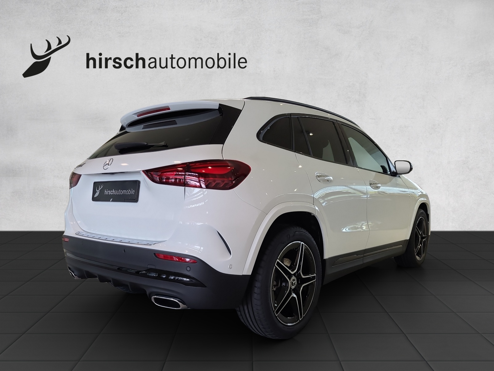 MERCEDES-BENZ GLA 200 Night Star 7G-DCT-showroom-element-3