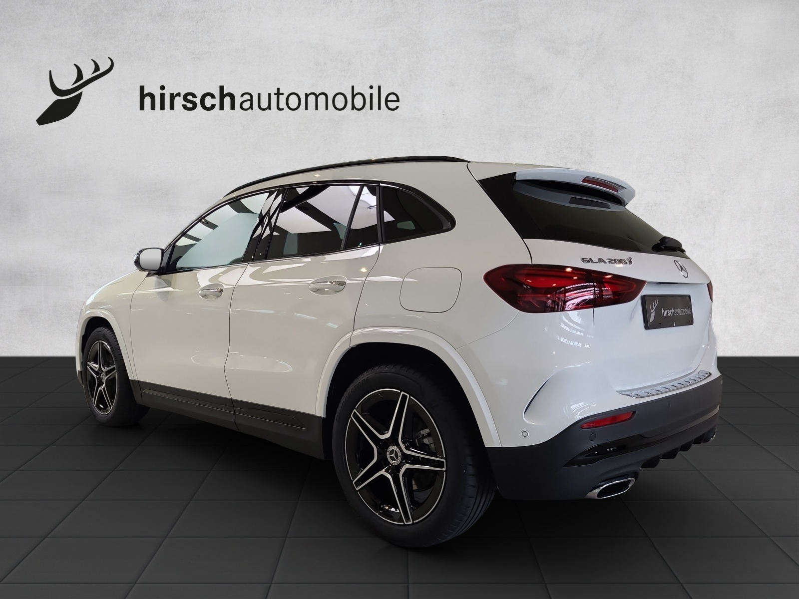 MERCEDES-BENZ GLA 200 Night Star 7G-DCT-showroom-element-1