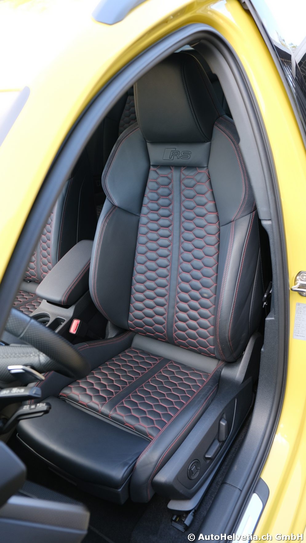 AUDI RS3 Sportback 2.5 TSI quattro S-tronic-image-15