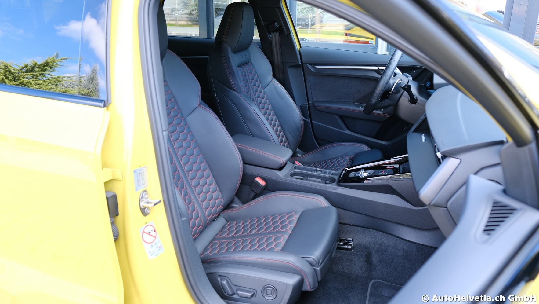 AUDI RS3 Sportback 2.5 TSI quattro S-tronic-image-14