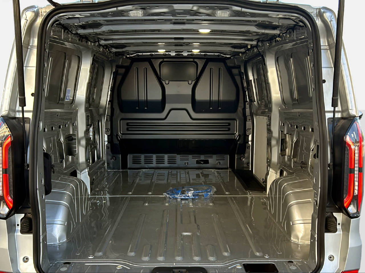 FORD E-Transit C Van 320 L2 Trend-image-11