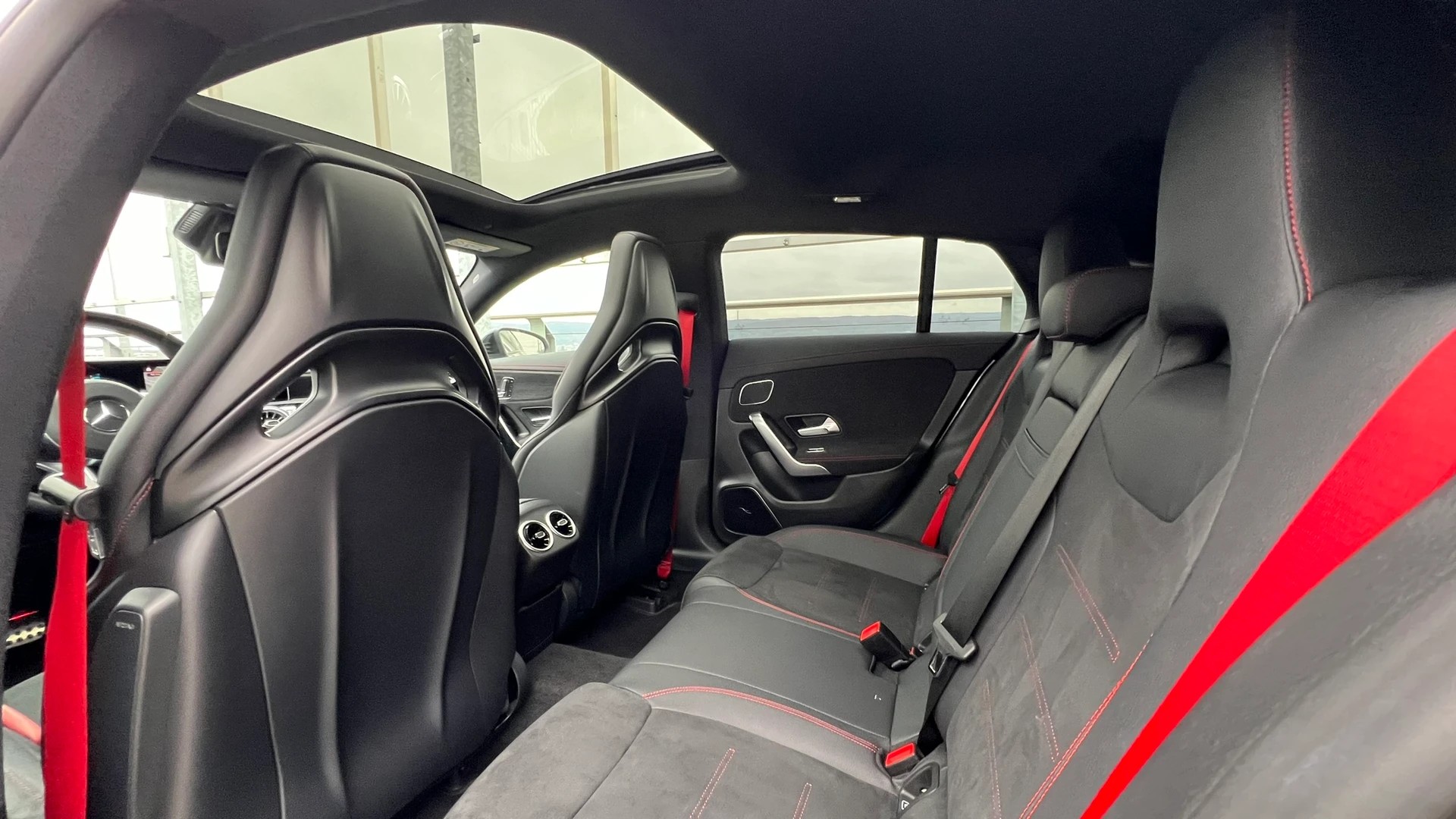 MERCEDES-BENZ CLA SHOOTING BRAKE 35 AMG NIGHT 4MATIC 7G-DCT l 306 PS-image-27