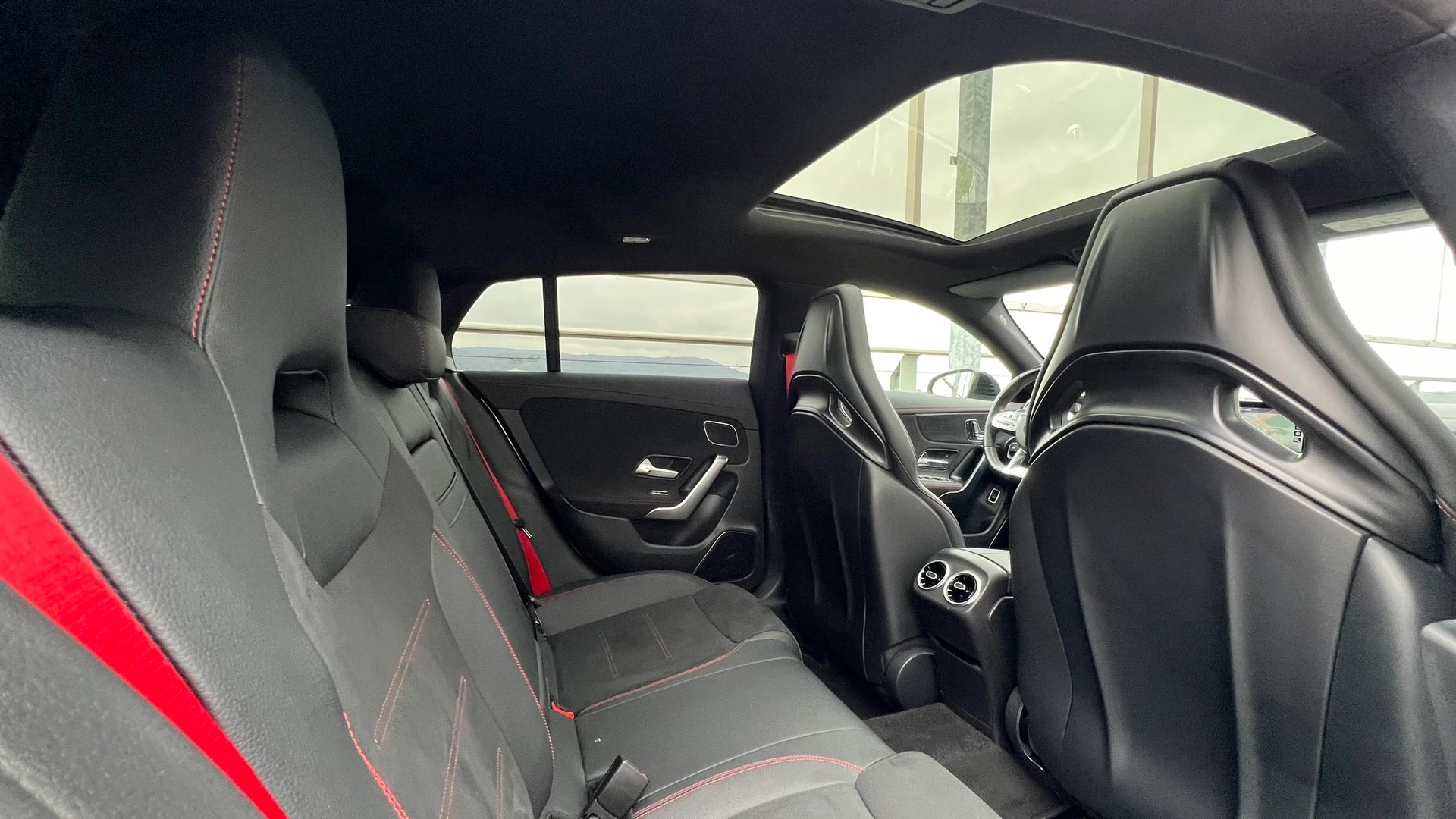 MERCEDES-BENZ CLA SHOOTING BRAKE 35 AMG NIGHT 4MATIC 7G-DCT l 306 PS-image-28