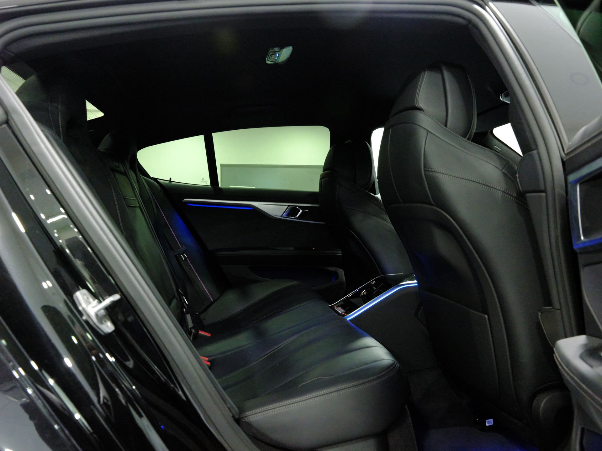 BMW 840d xDrive M Sport Steptronic-image-18