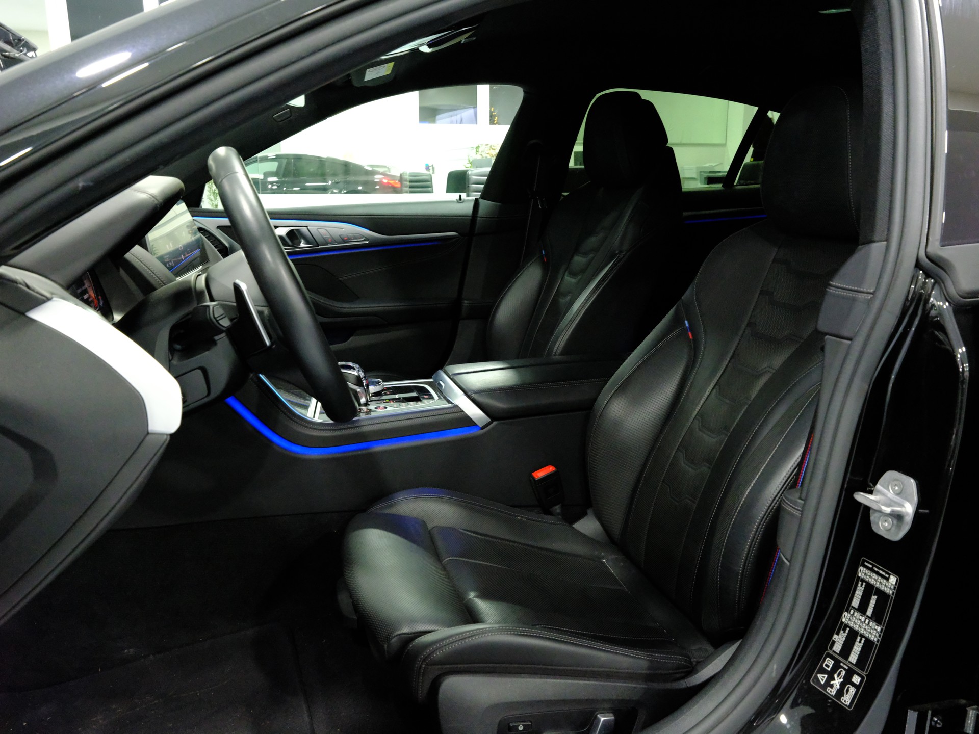 BMW 840d xDrive M Sport Steptronic-image-11