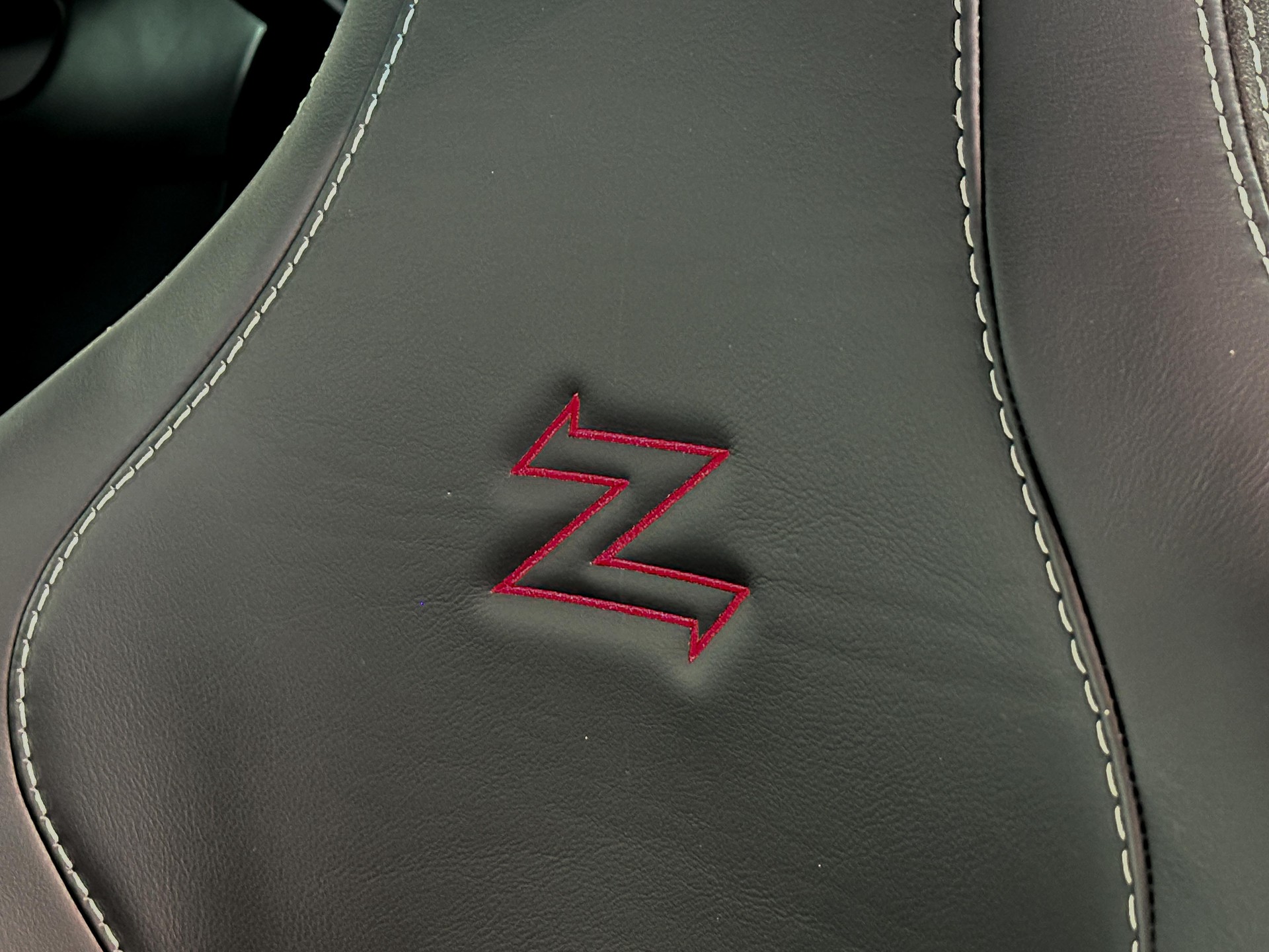 ASTON MARTIN V12 Vantage Coupé 6.0-image-16