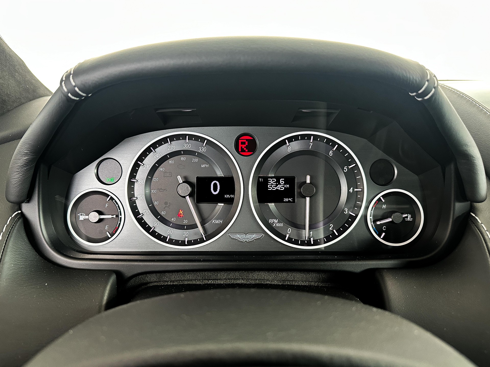 ASTON MARTIN V12 Vantage Coupé 6.0-image-10