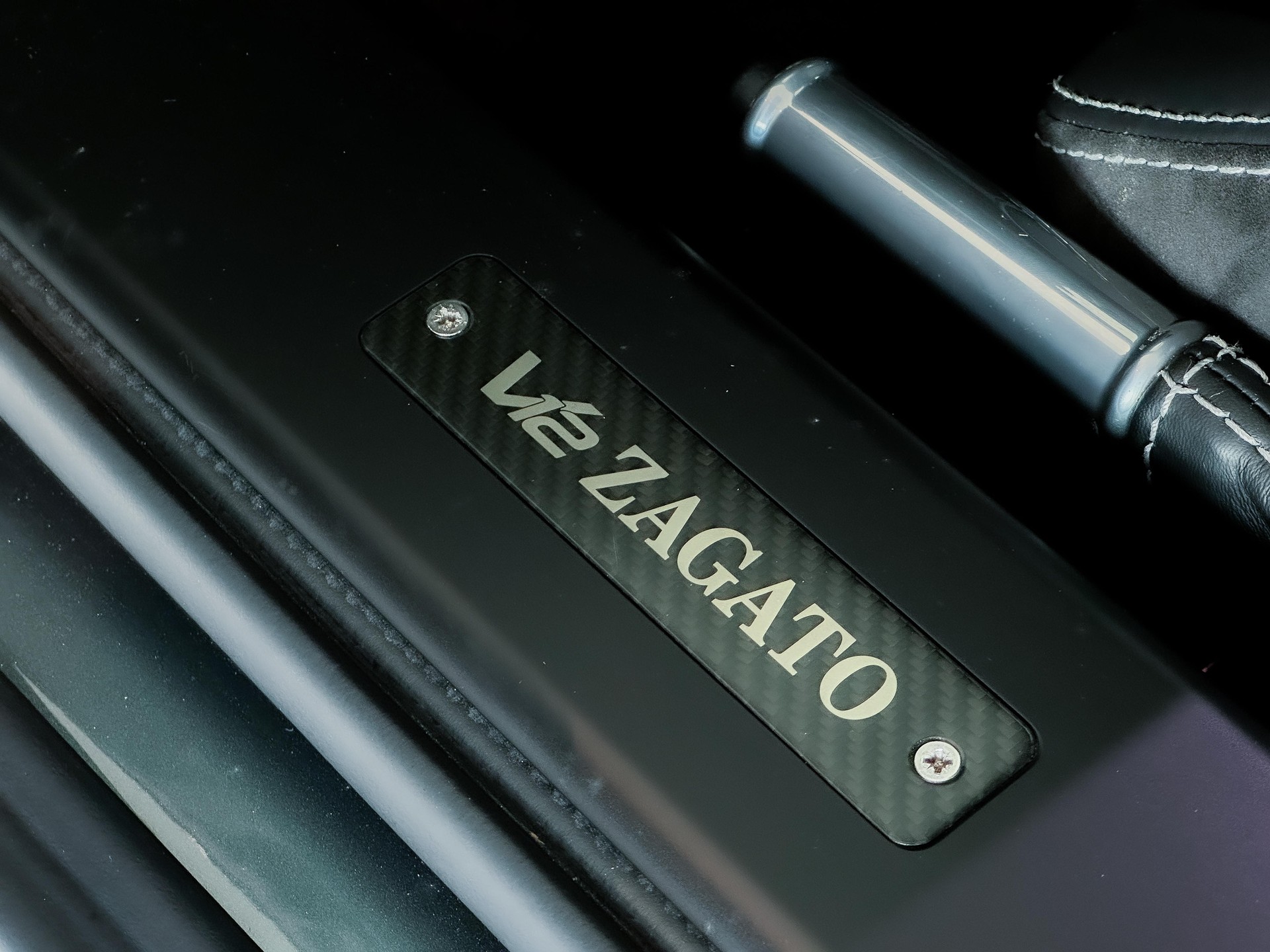 ASTON MARTIN V12 Vantage Coupé 6.0-image-15