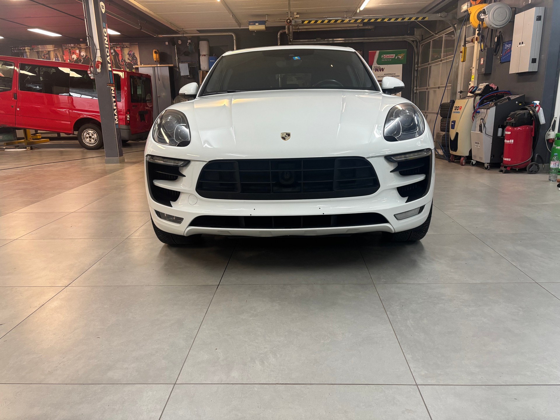 PORSCHE Macan Turbo PDK-image-1