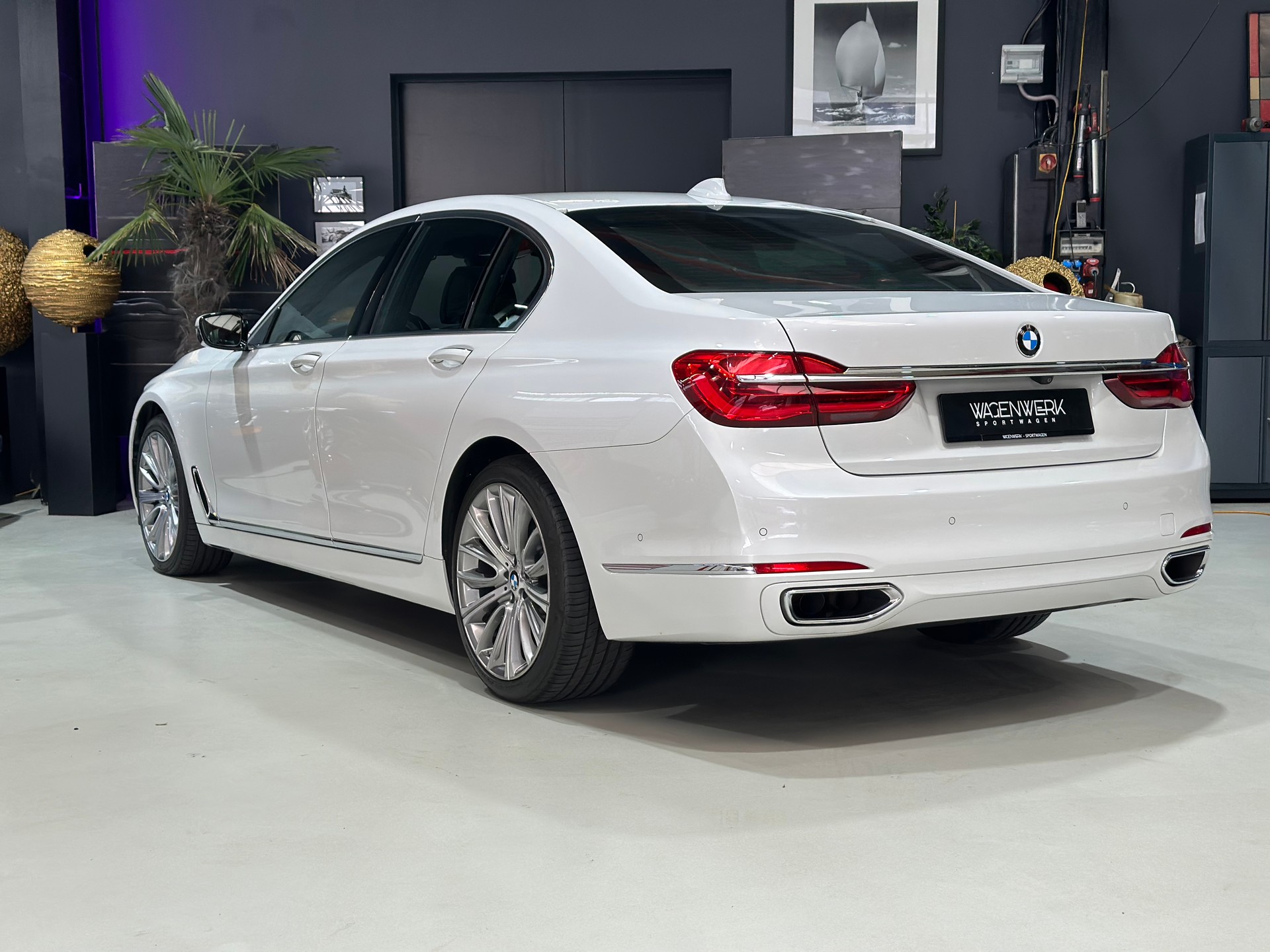 BMW 750i xDrive Steptronic-image-8