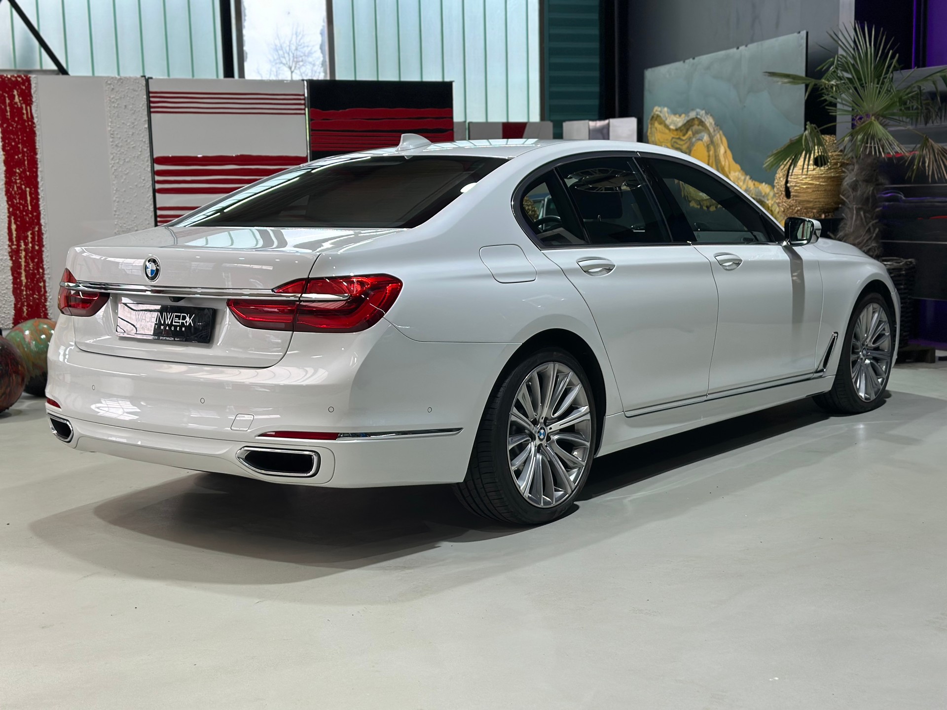 BMW 750i xDrive Steptronic-image-5