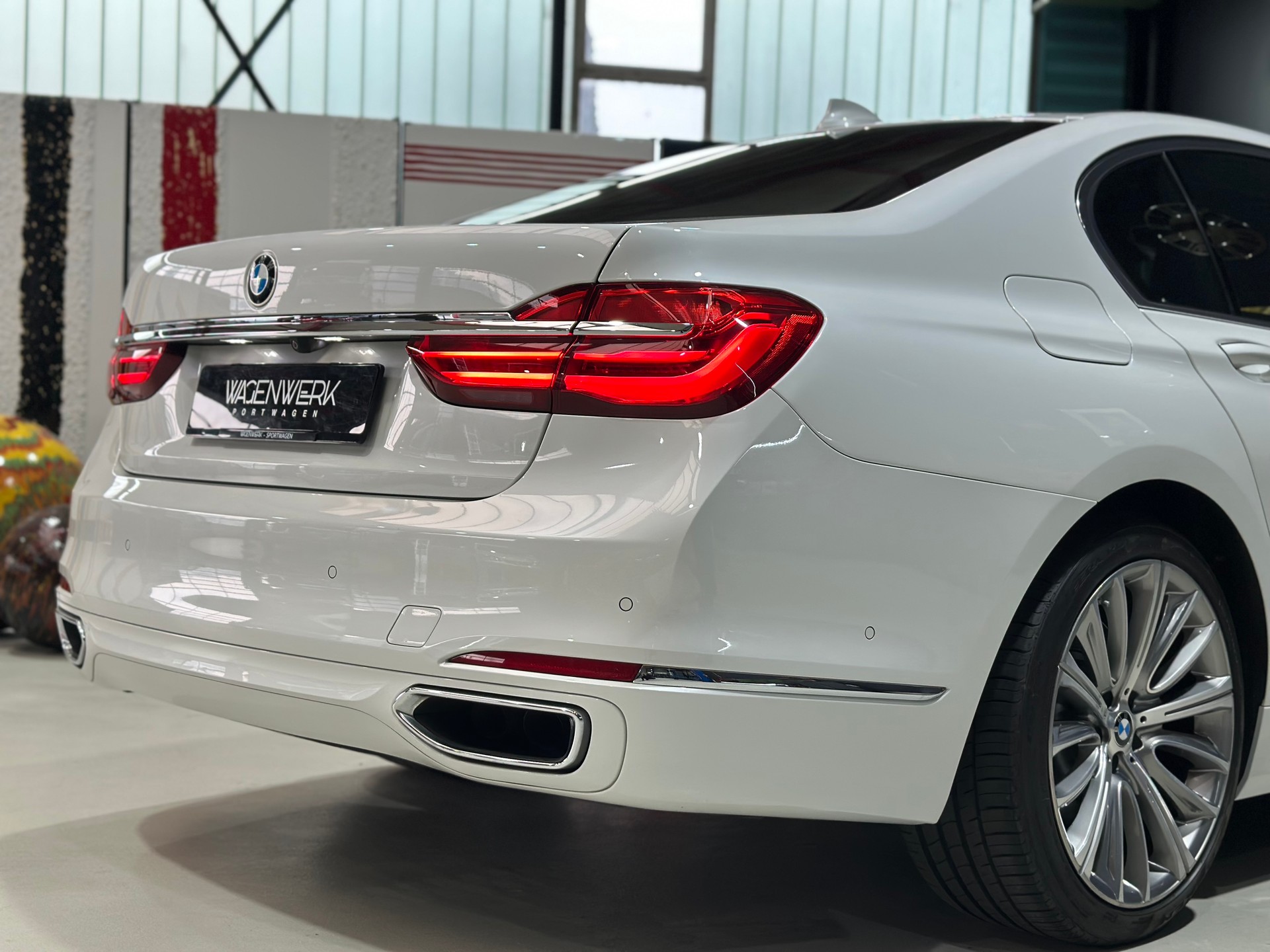 BMW 750i xDrive Steptronic-image-10