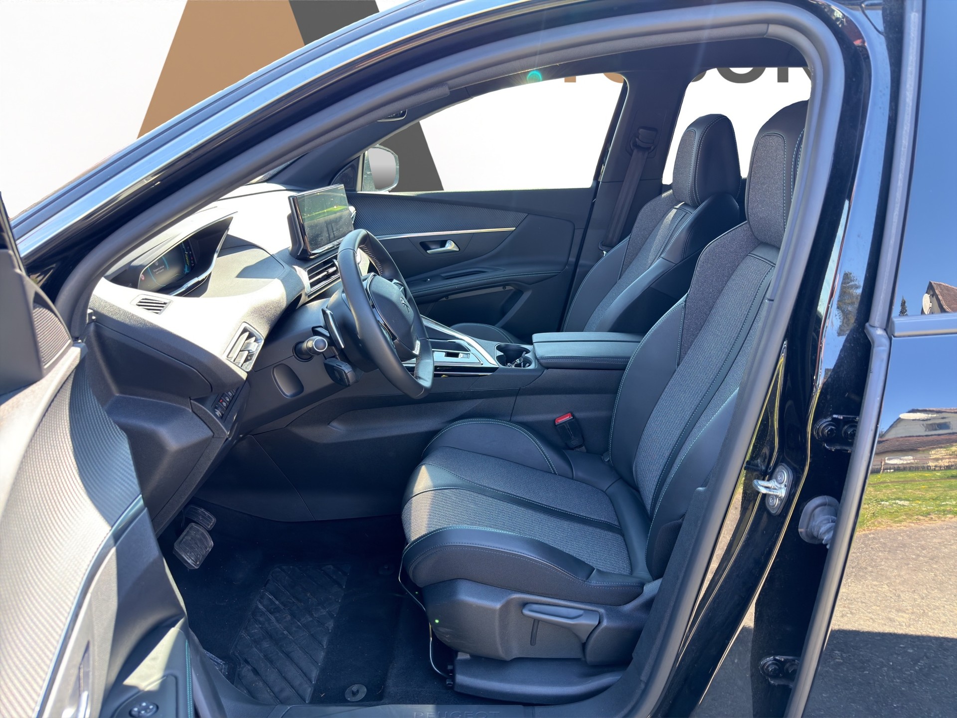 PEUGEOT 3008 1.6 Plug-in Hybrid Allure-image-8