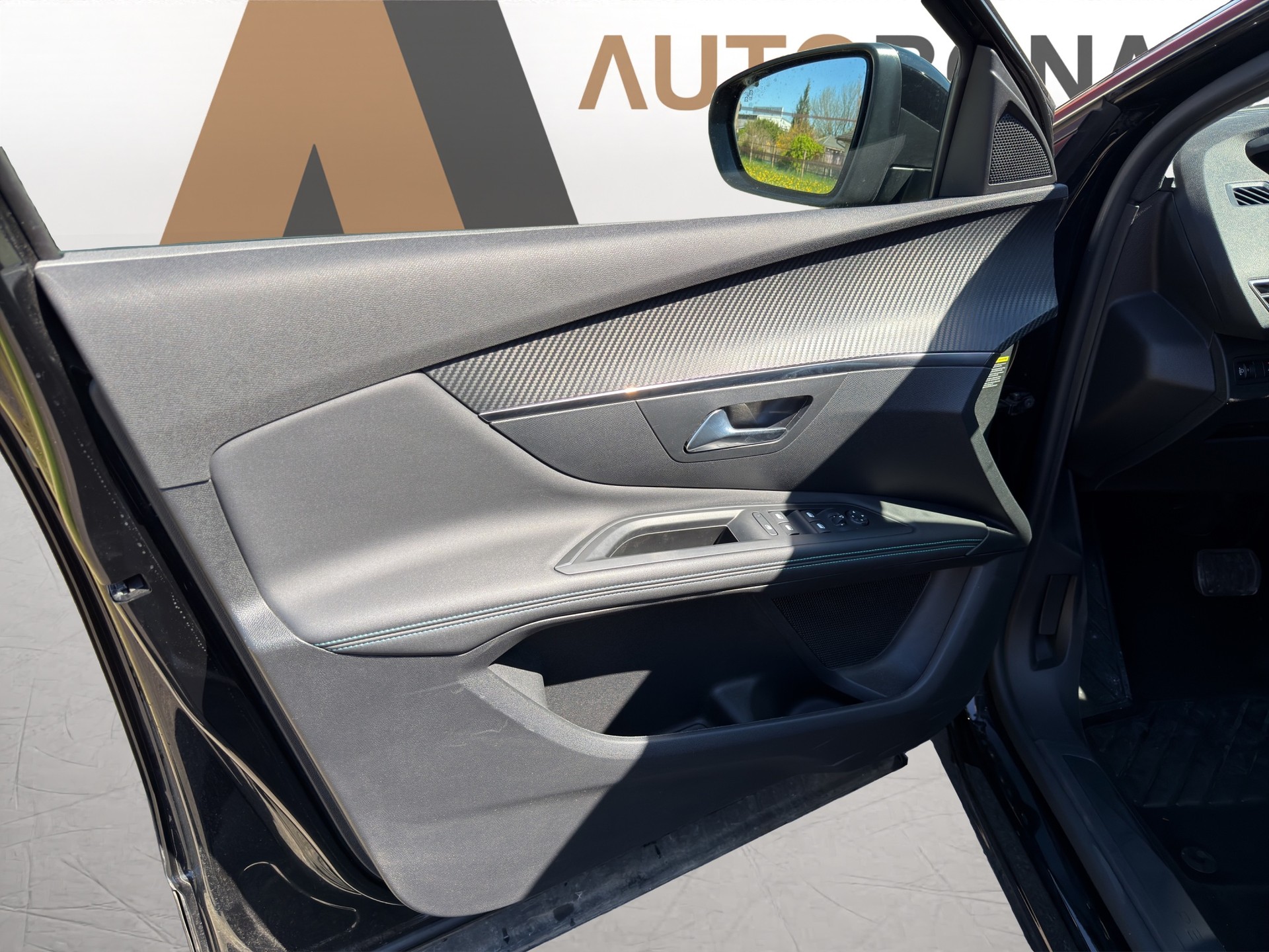 PEUGEOT 3008 1.6 Plug-in Hybrid Allure-image-10