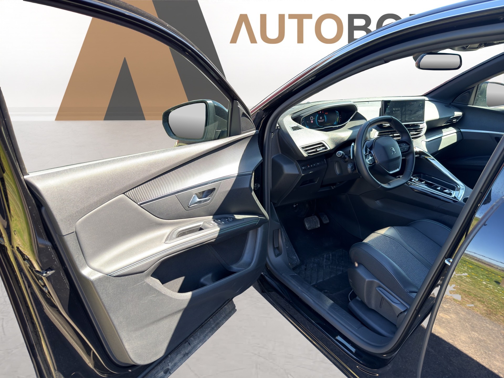 PEUGEOT 3008 1.6 Plug-in Hybrid Allure-image-9