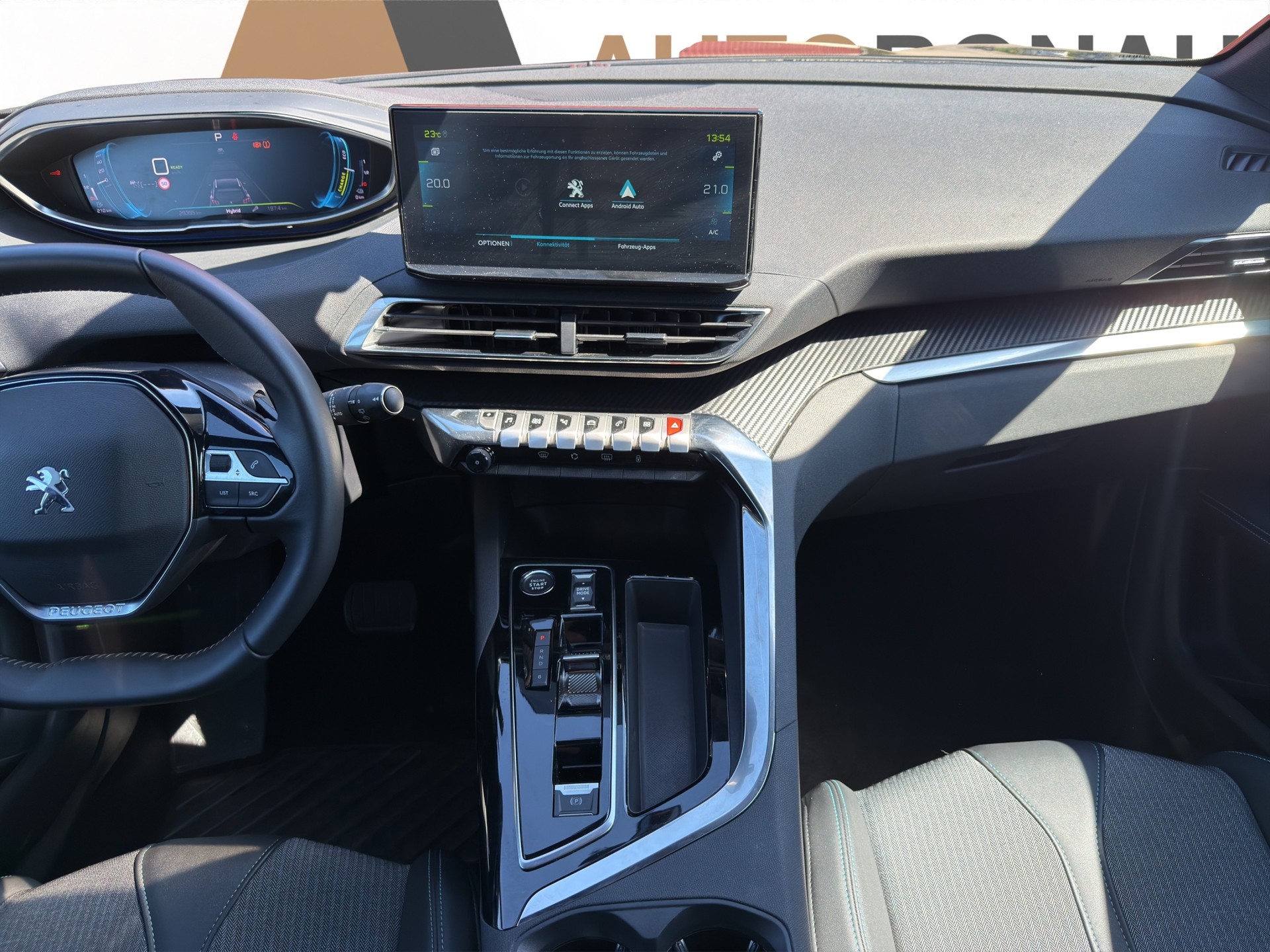 PEUGEOT 3008 1.6 Plug-in Hybrid Allure-image-19