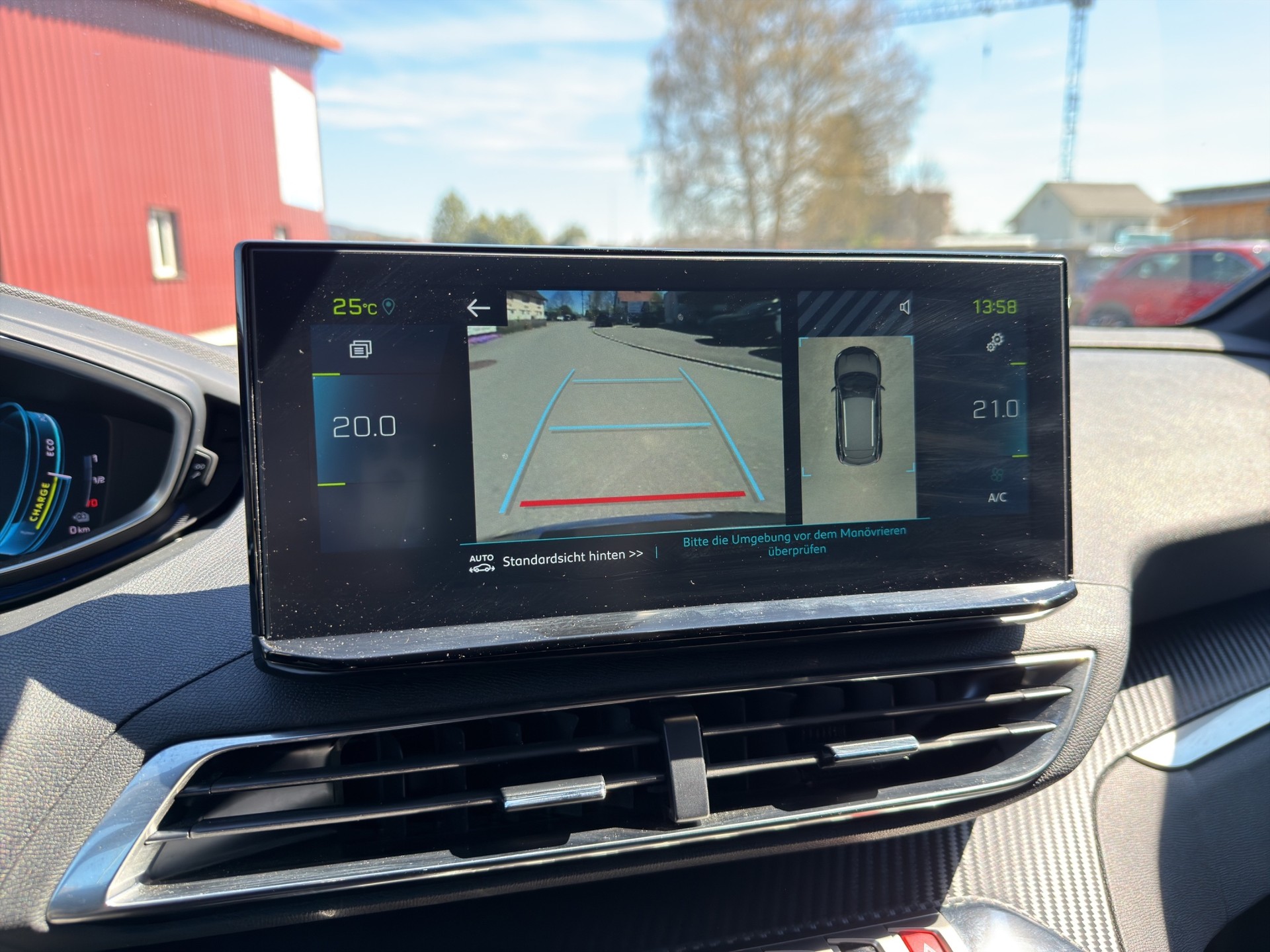 PEUGEOT 3008 1.6 Plug-in Hybrid Allure-image-40