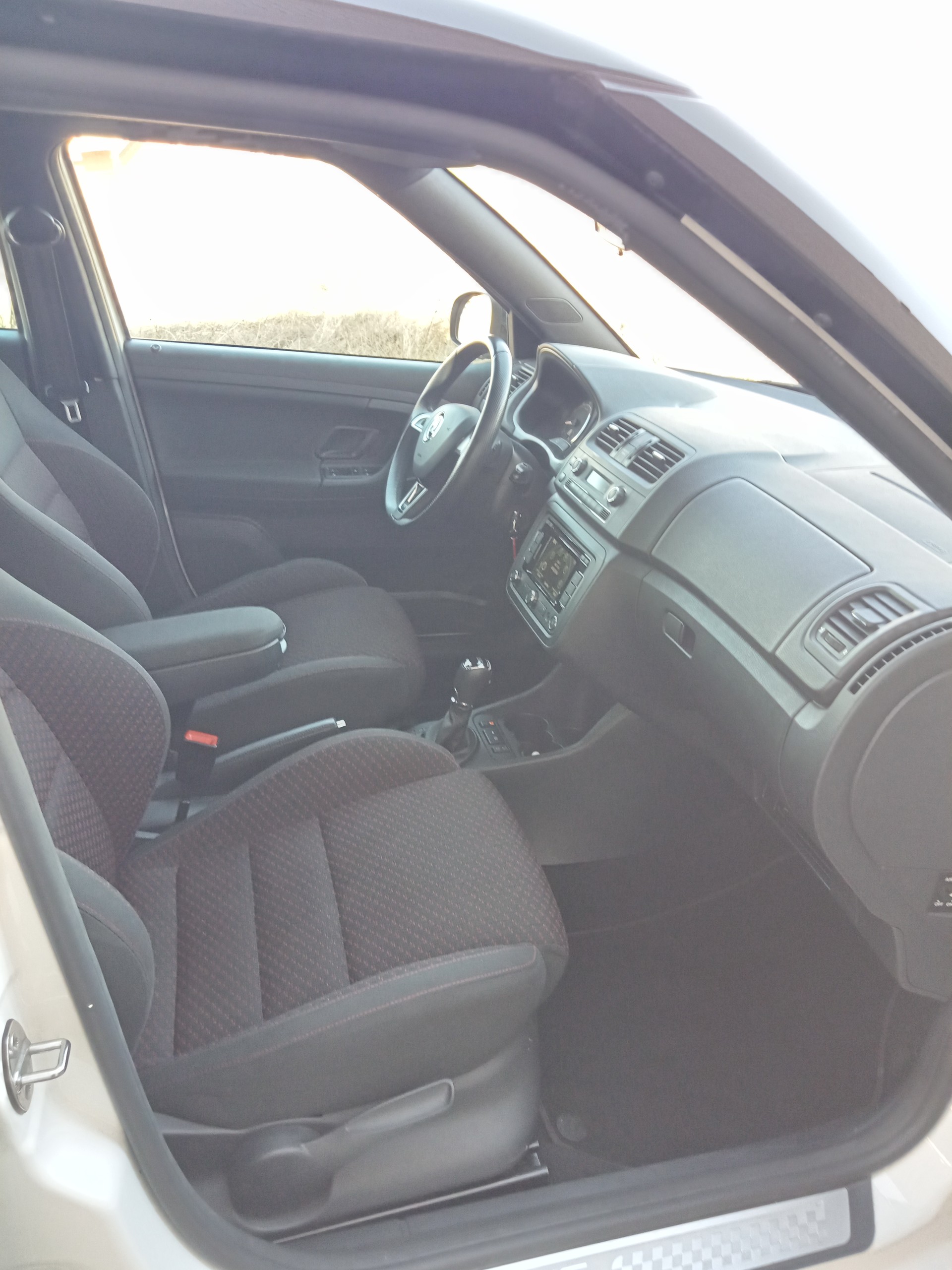 SKODA Fabia 1.4 TSI RS DSG-image-10