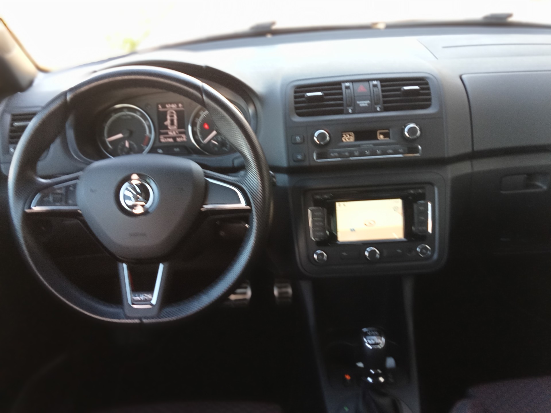 SKODA Fabia 1.4 TSI RS DSG-image-8