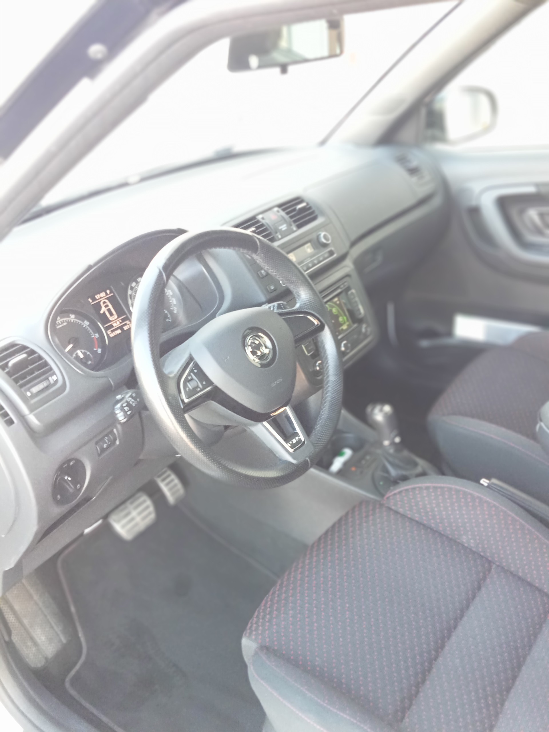 SKODA Fabia 1.4 TSI RS DSG-image-9