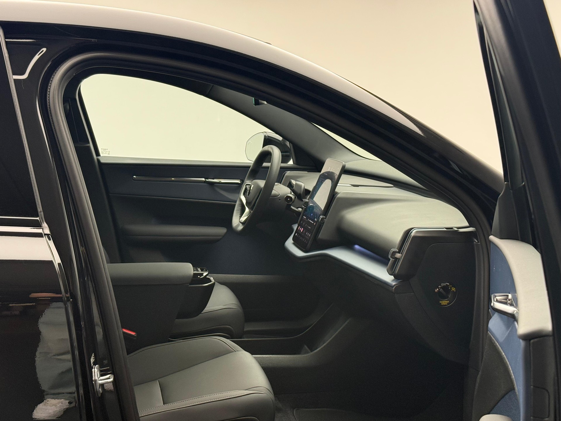 VOLVO EX30 E60 Twin Ultra Performance AWD-image-9