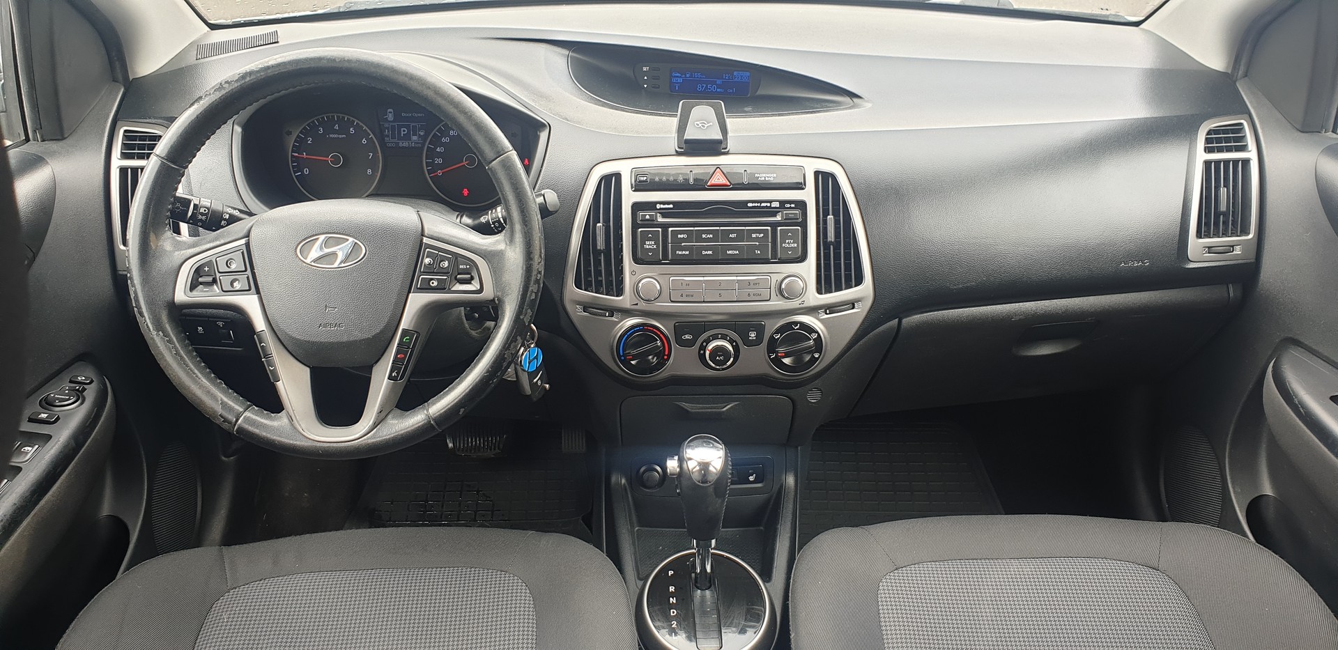 HYUNDAI i20 1.4 Style Automatic-image-8