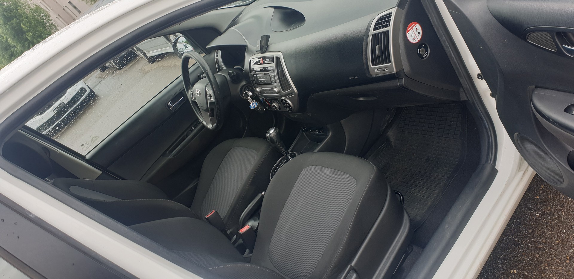 HYUNDAI i20 1.4 Style Automatic-image-14