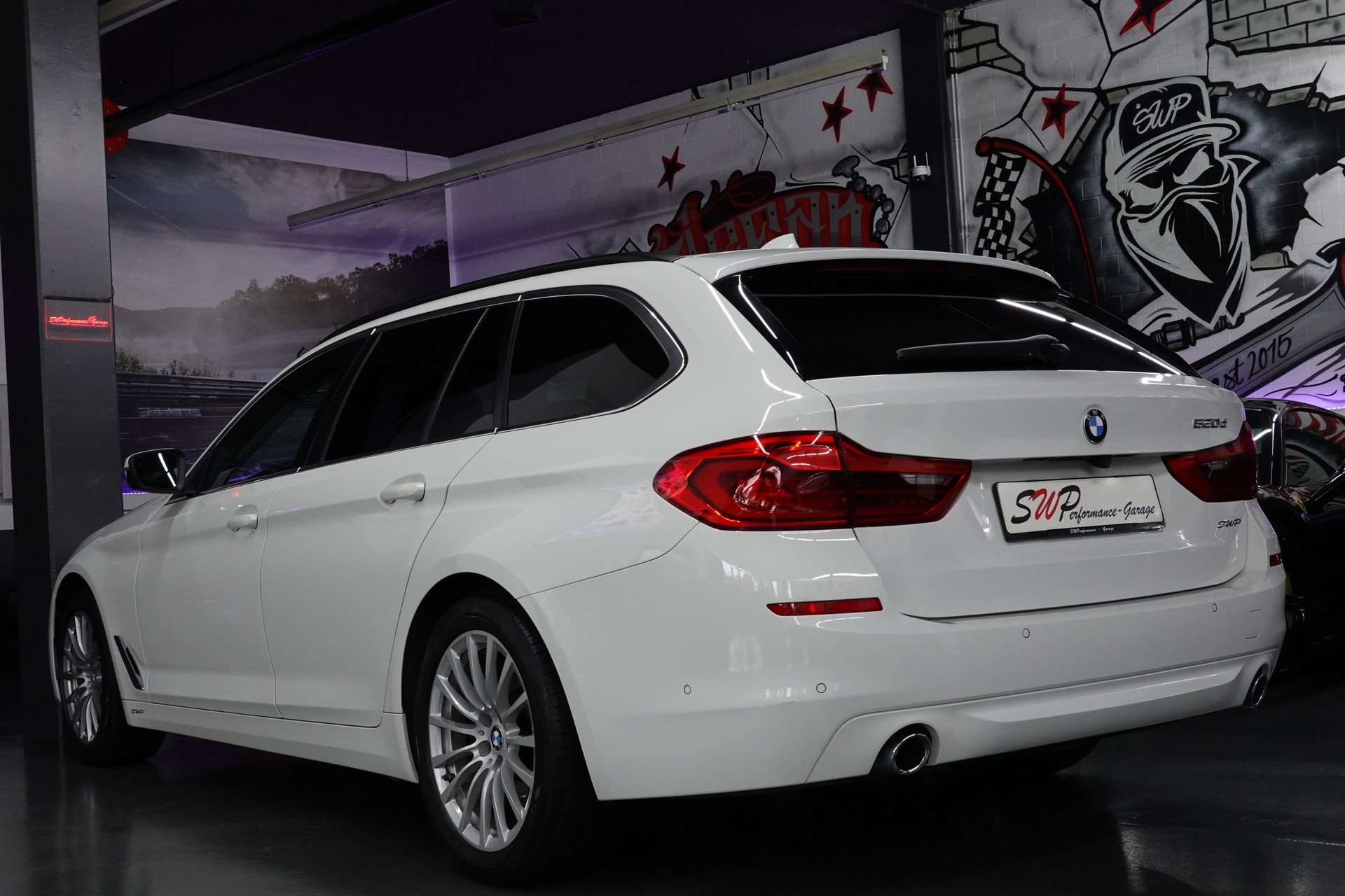 BMW 520d TOURING STEPTRONIC CH-FZ AHL 2000kg-image-13