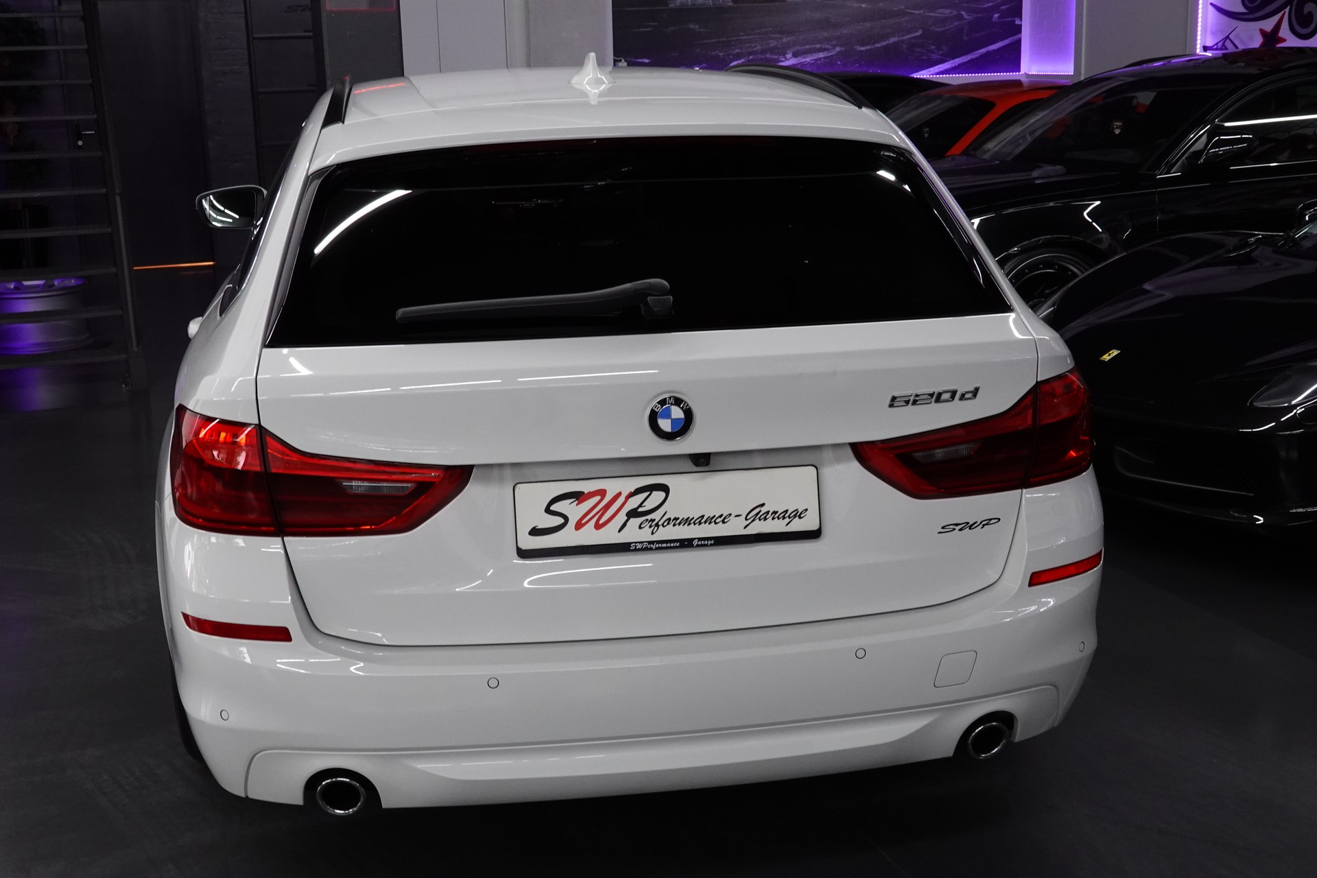 BMW 520d TOURING STEPTRONIC CH-FZ AHL 2000kg-image-11