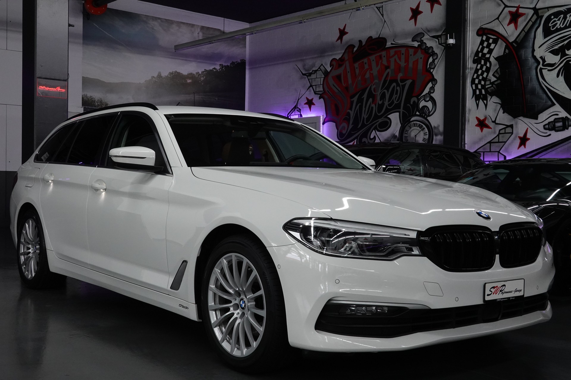 BMW 520d TOURING STEPTRONIC CH-FZ AHL 2000kg-image-14