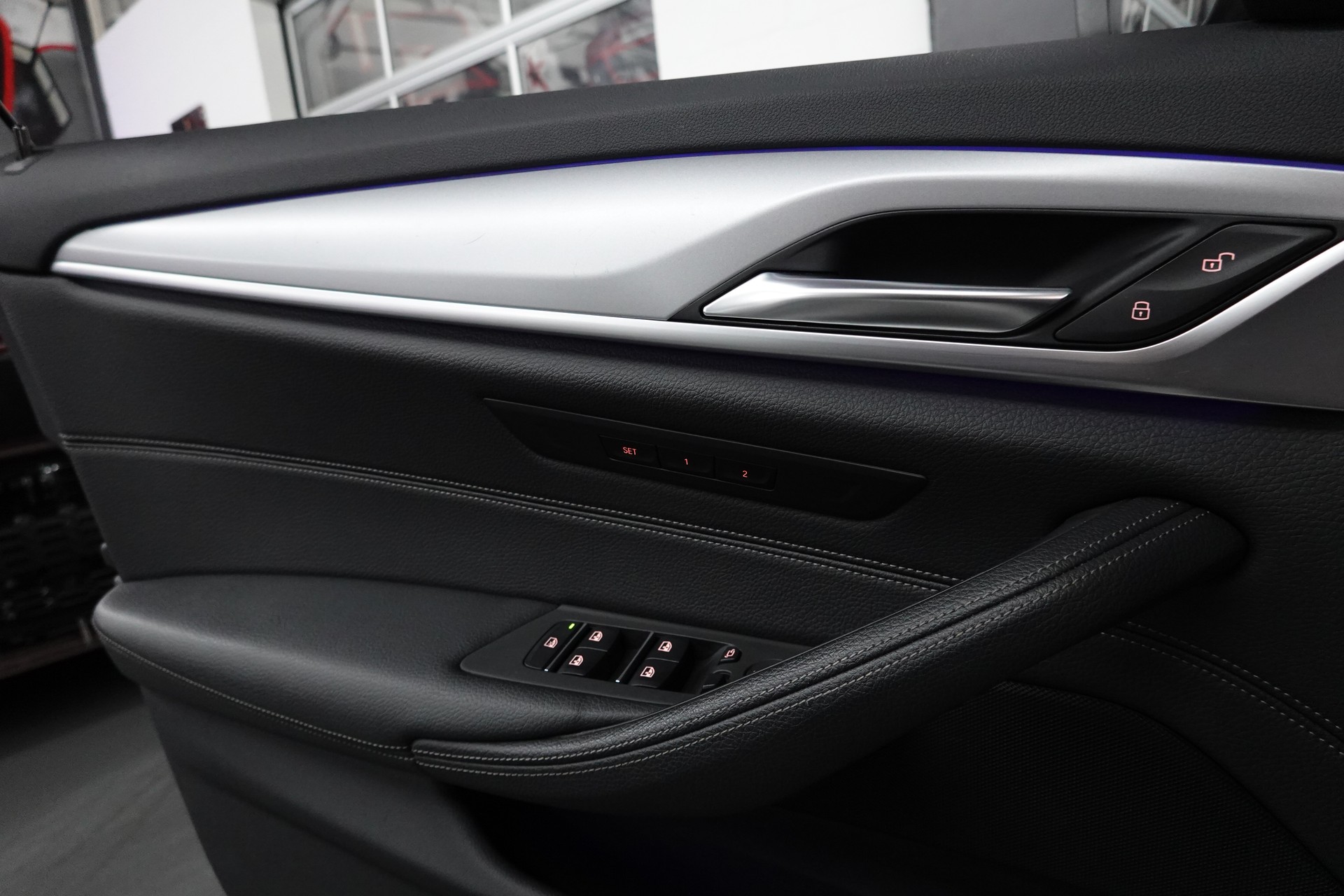 BMW 520d TOURING STEPTRONIC CH-FZ AHL 2000kg-image-28