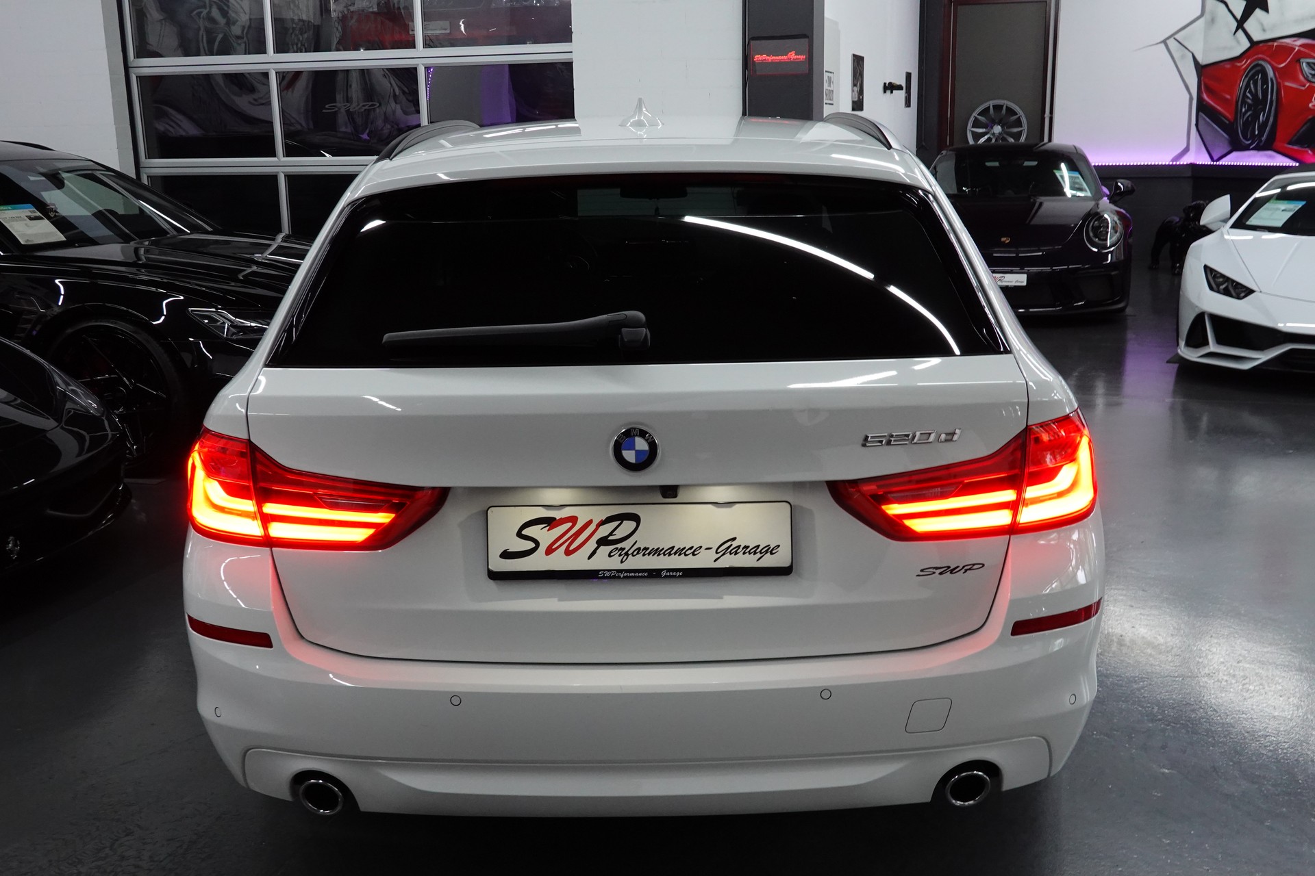 BMW 520d TOURING STEPTRONIC CH-FZ AHL 2000kg-image-24