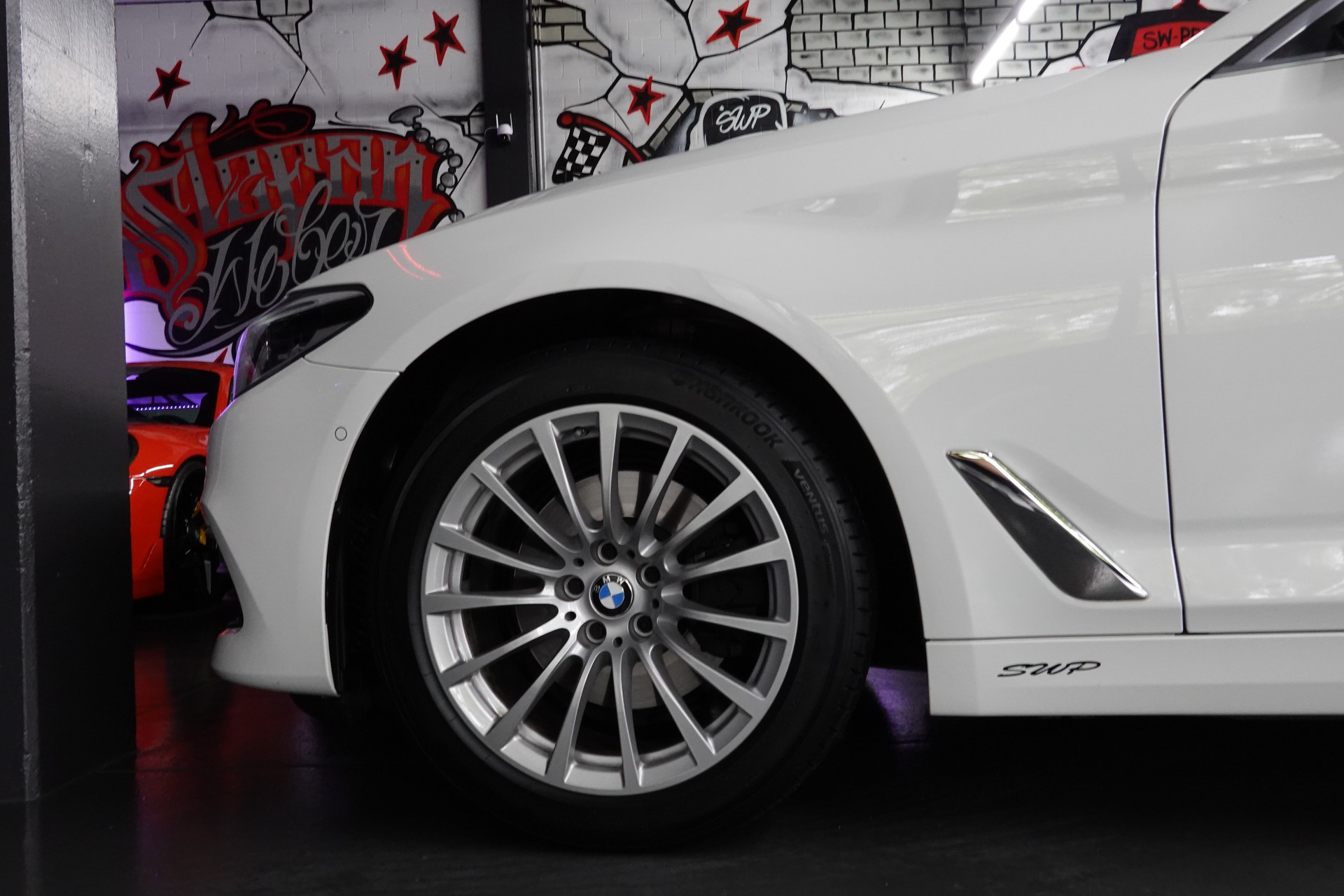 BMW 520d TOURING STEPTRONIC CH-FZ AHL 2000kg-image-8