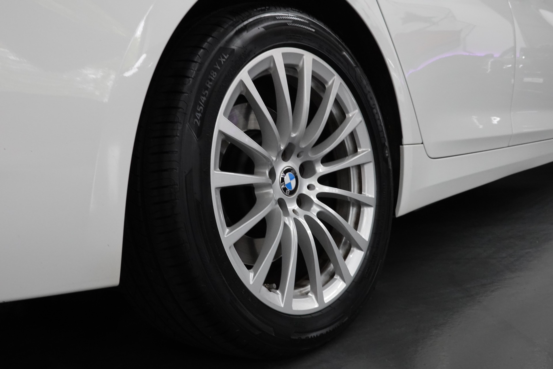 BMW 520d TOURING STEPTRONIC CH-FZ AHL 2000kg-image-23