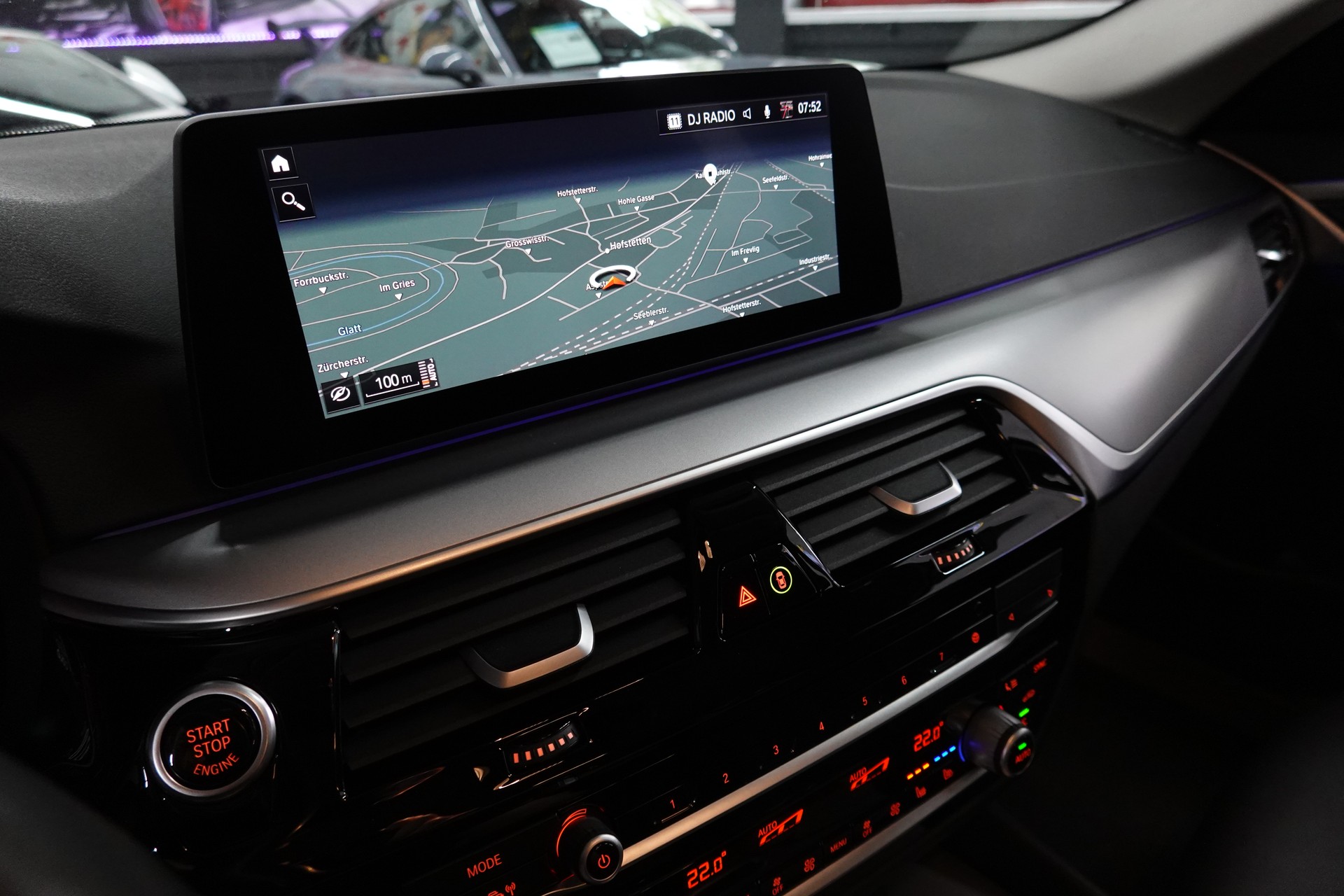 BMW 520d TOURING STEPTRONIC CH-FZ AHL 2000kg-image-30