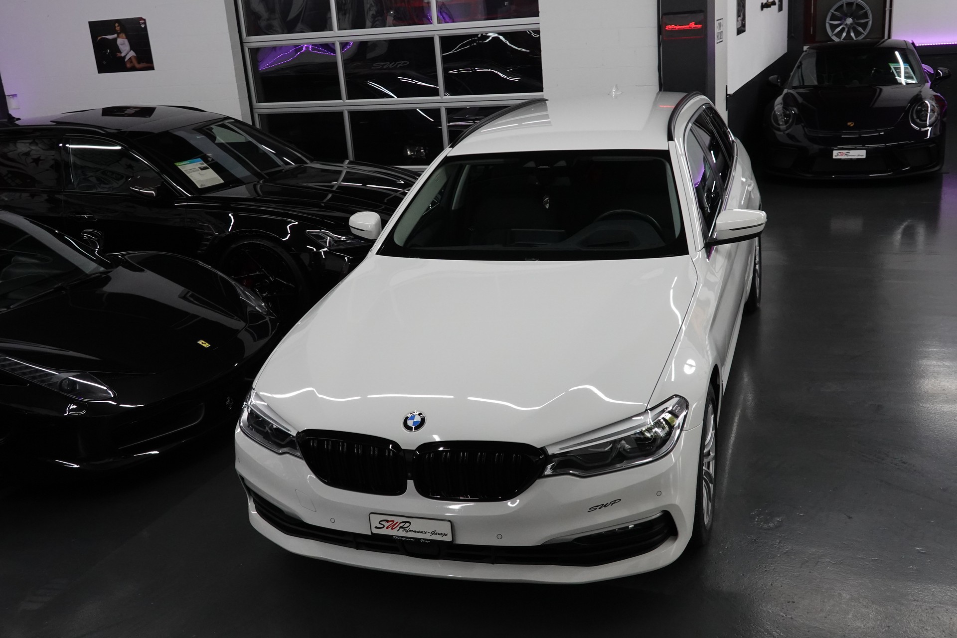 BMW 520d TOURING STEPTRONIC CH-FZ AHL 2000kg-showroom-element-2