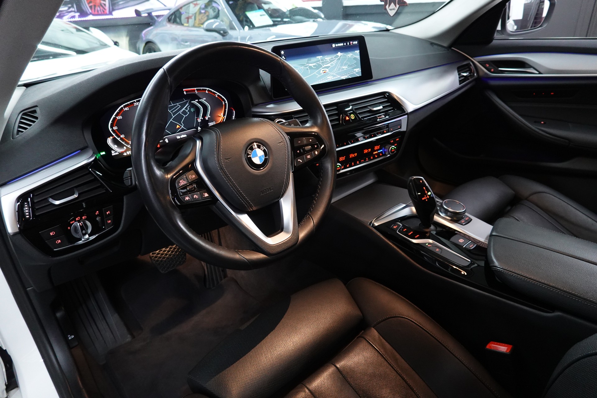 BMW 520d TOURING STEPTRONIC CH-FZ AHL 2000kg-image-31