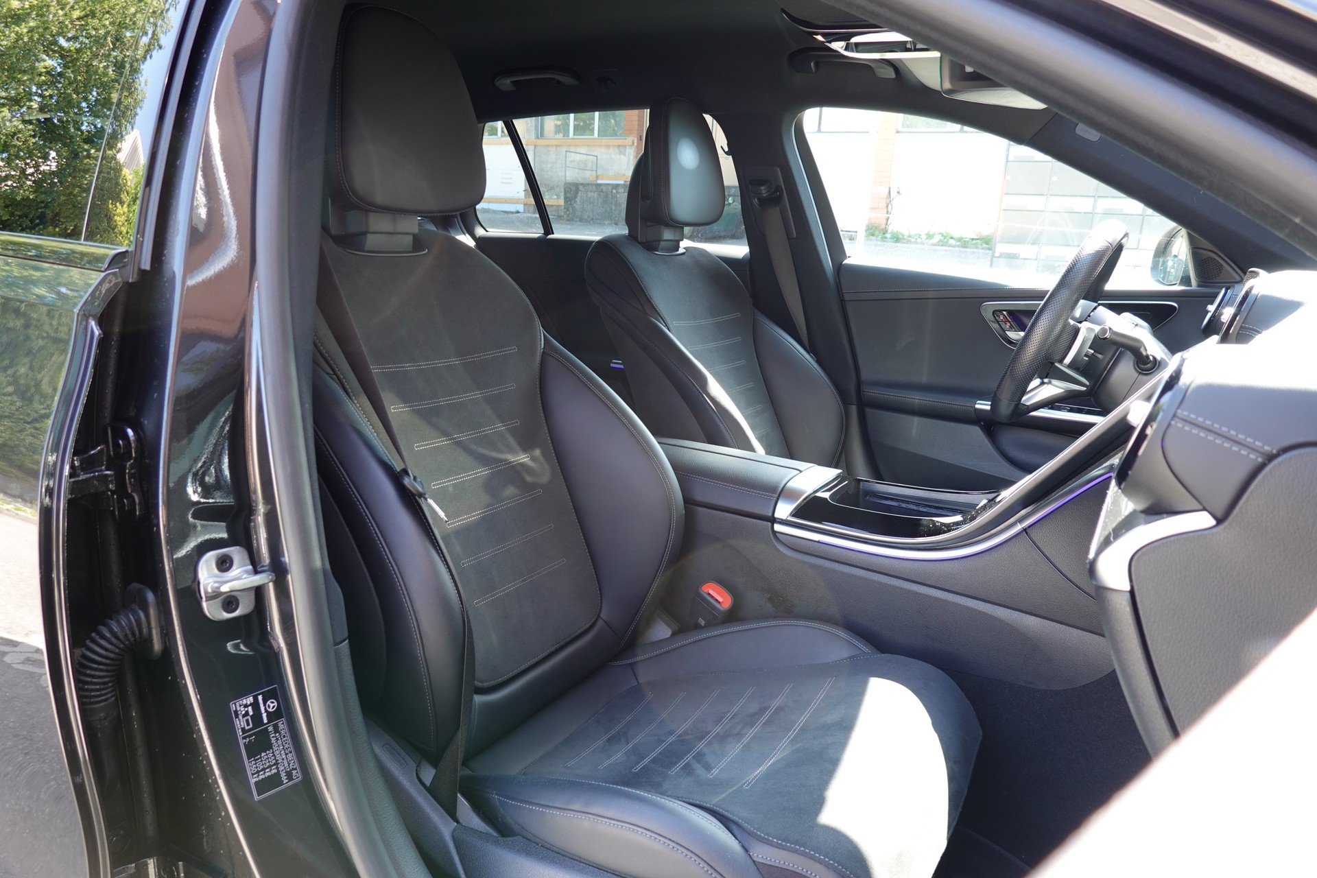 MERCEDES-BENZ C 300e AMG Line - "Pack AMG Int & Exté * Pack Nuit * Pack Mémoire * CH Auto"-image-23