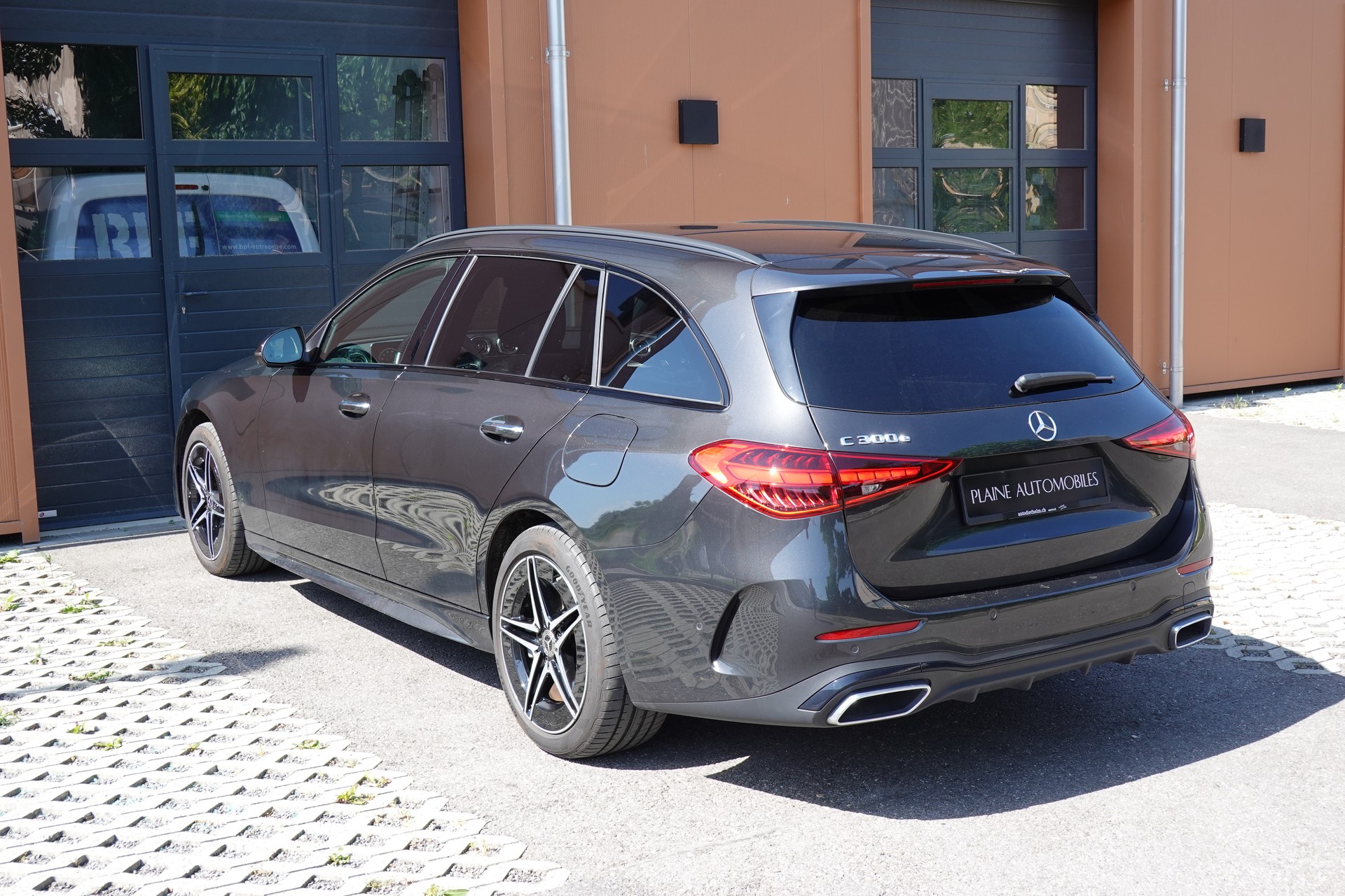 MERCEDES-BENZ C 300e AMG Line - "Pack AMG Int & Exté * Pack Nuit * Pack Mémoire * CH Auto"-image-9