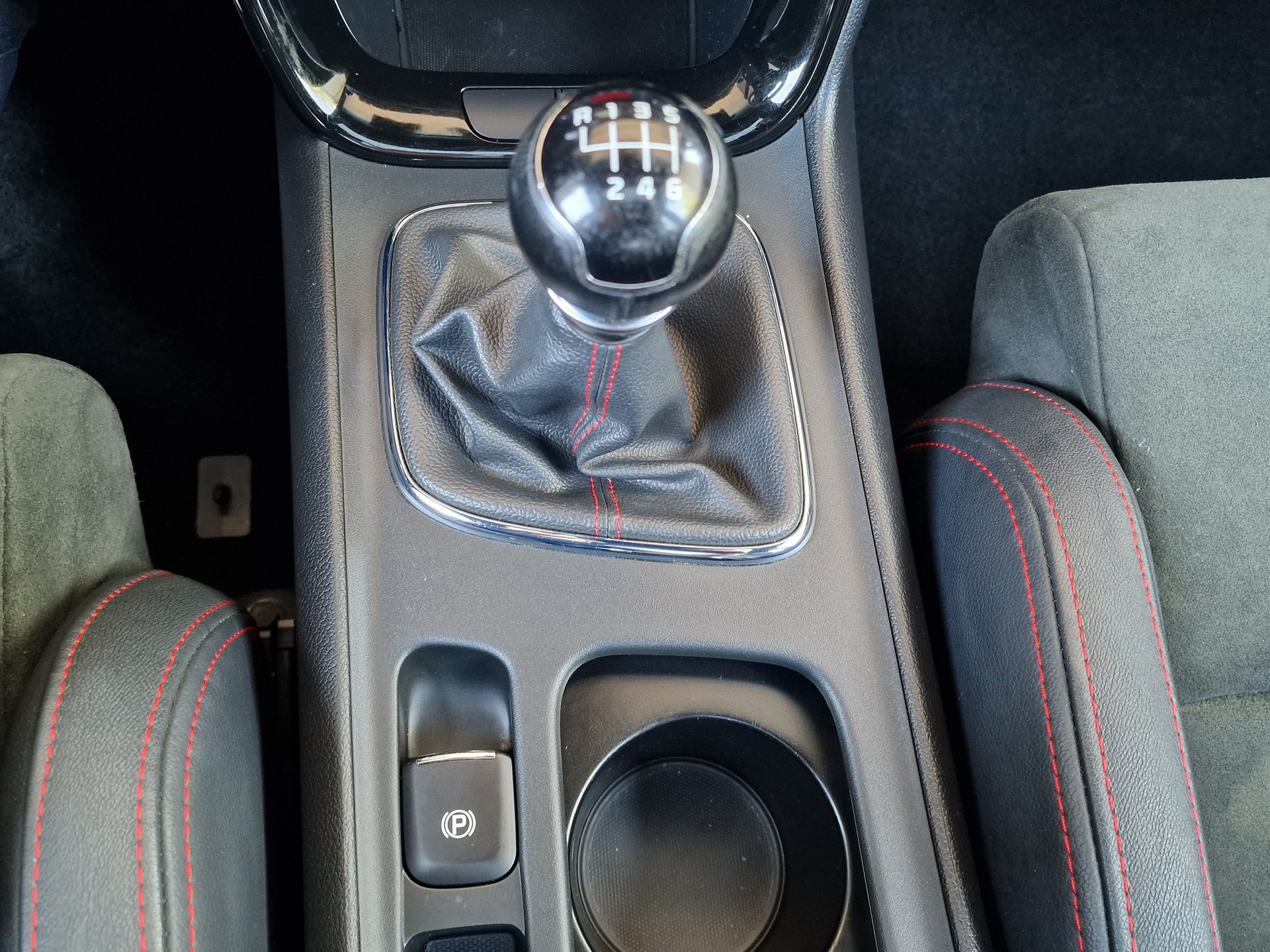 KIA Cee'd 1.6 GDi GT-image-9