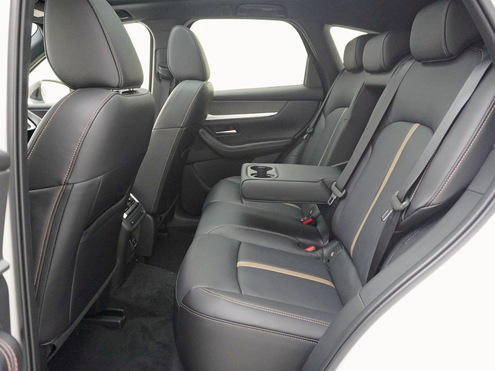 MAZDA CX-60 2.5 PHEV Homura Plus ***Gratis Mazda Service Pack 4 Jahre / 80'000km***-image-17